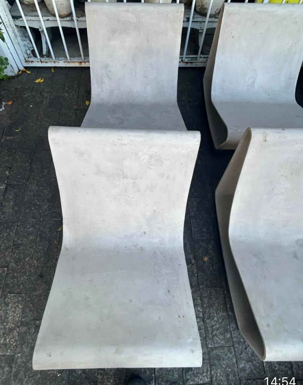 Par de Poltronas Loop Chair Willy Ghull