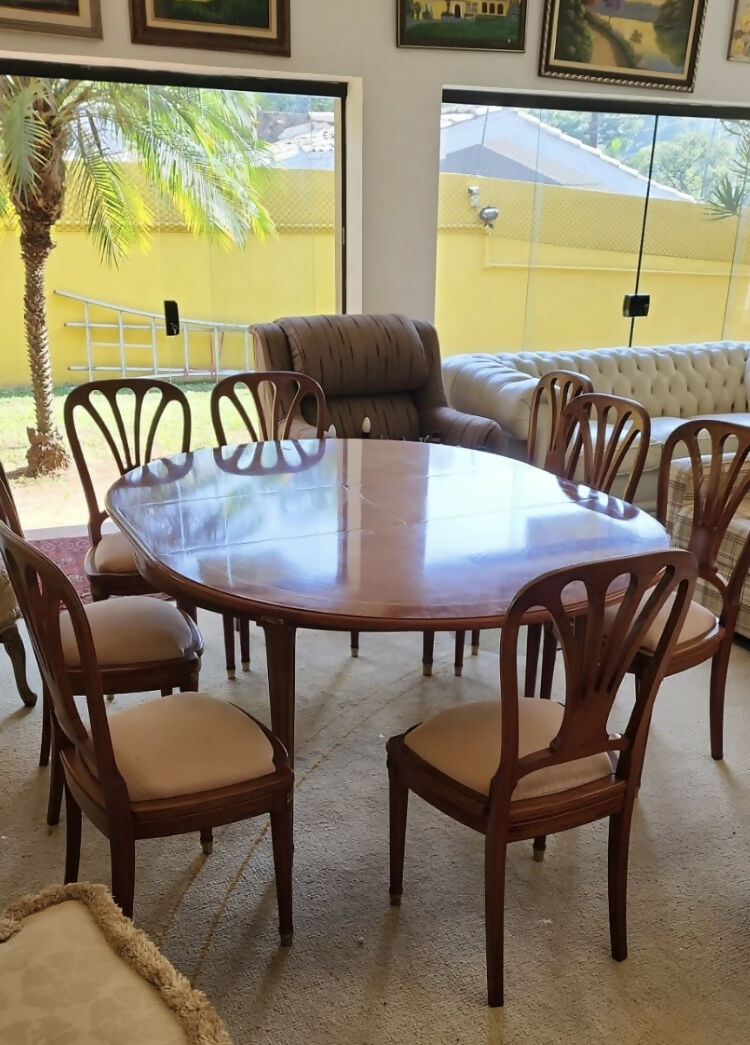 Mesa elástica com 08 cadeiras francesas
