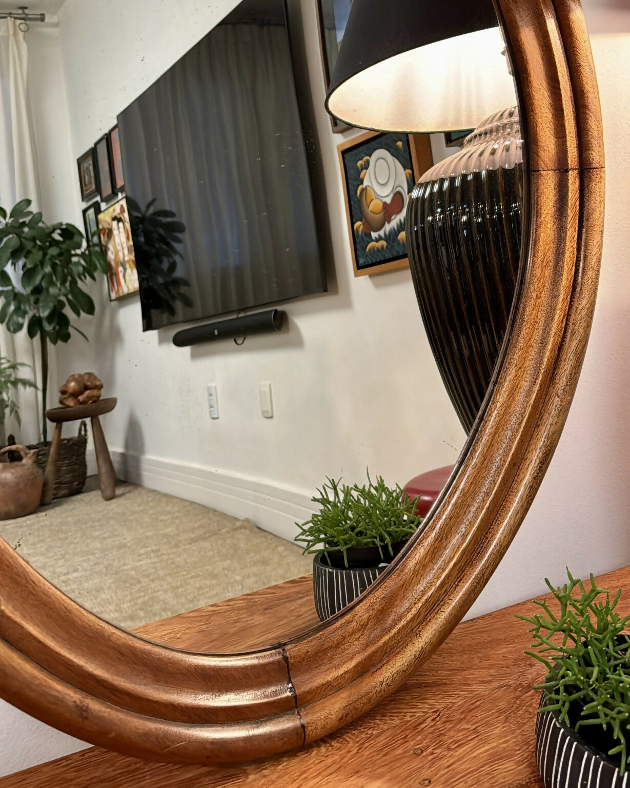 Espelho oval em madeira nobre