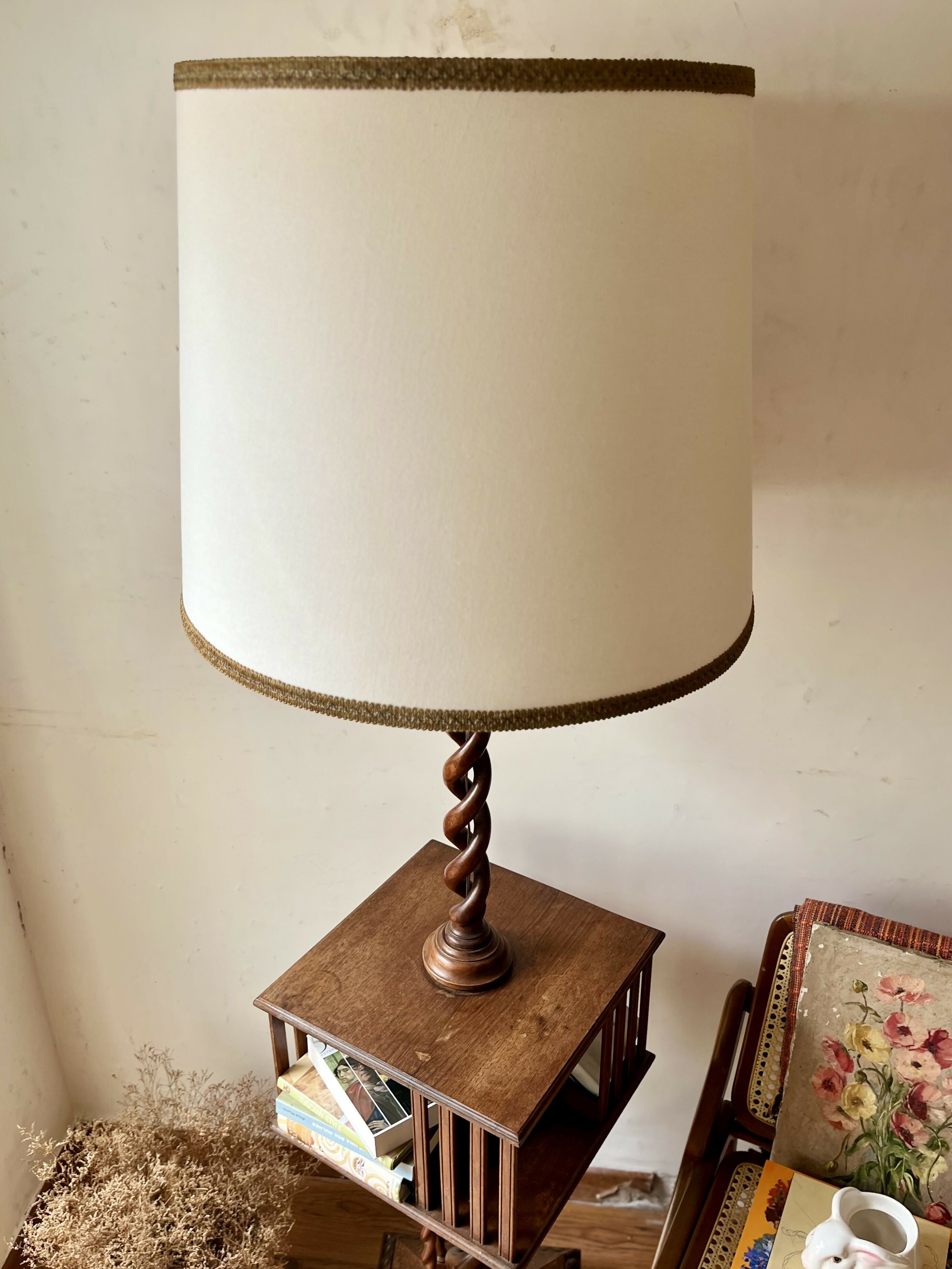 Enorme luminária livreiro