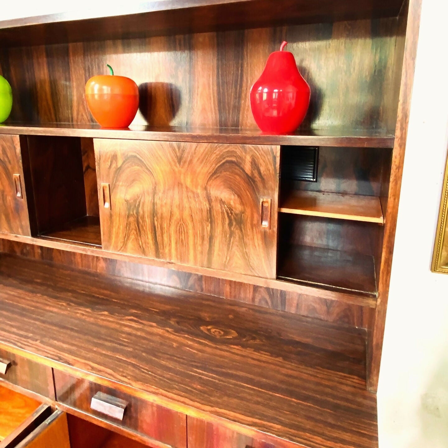 Estante Mid Century anos 60 design escandinavo em jacarandá