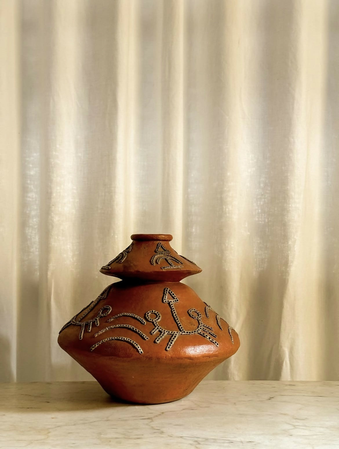 Vaso em cerâmica inspirado na cultura pré colombiana , Val Andrade