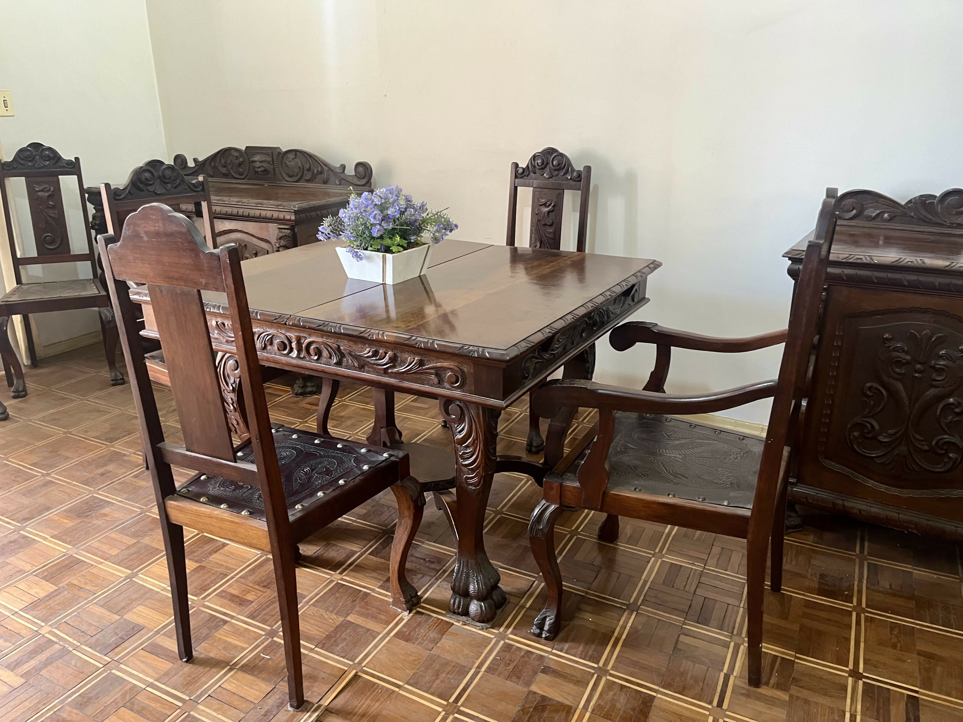 Conjunto de sala de jantar vintage em madeira nobre