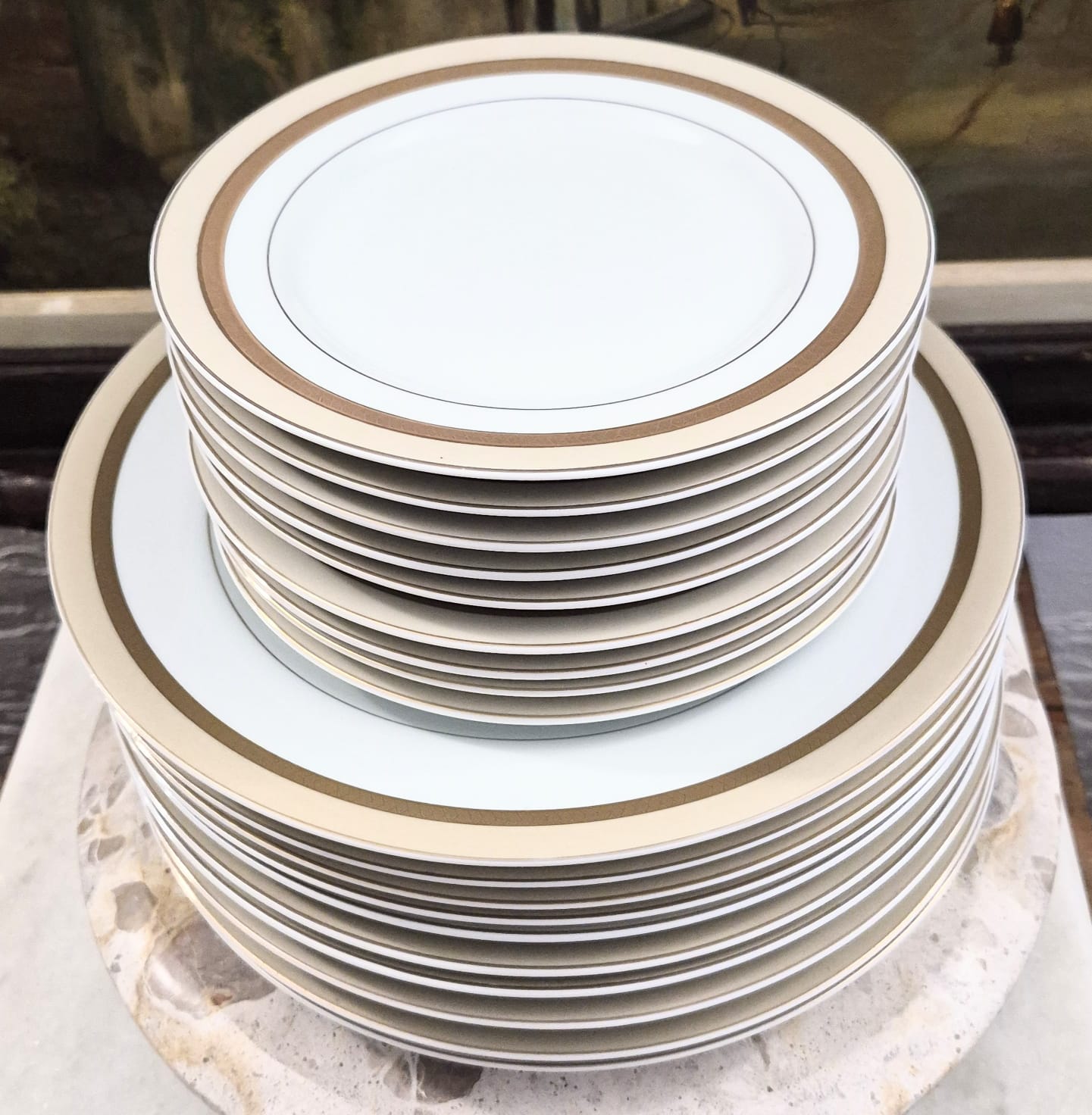 Conjunto de pratos em porcelana vintage nacional Schmidt, linha Gold - linha premium , anos 70/80, dourados à ouro. Perfeito estado. 19 peças: