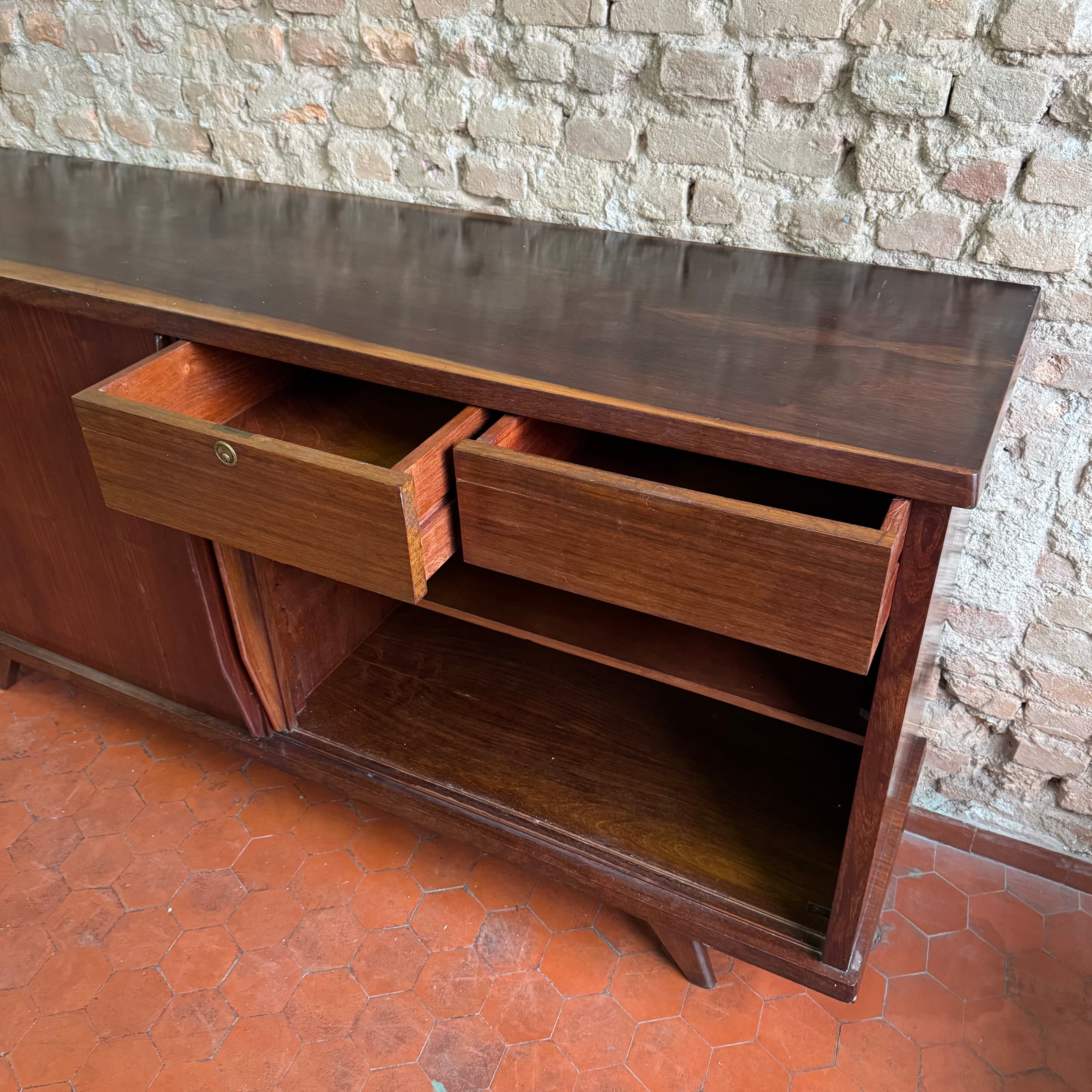 Raro Buffet CIMO anos 60 em Imbuia e Jacarandá com duas portas de correr 