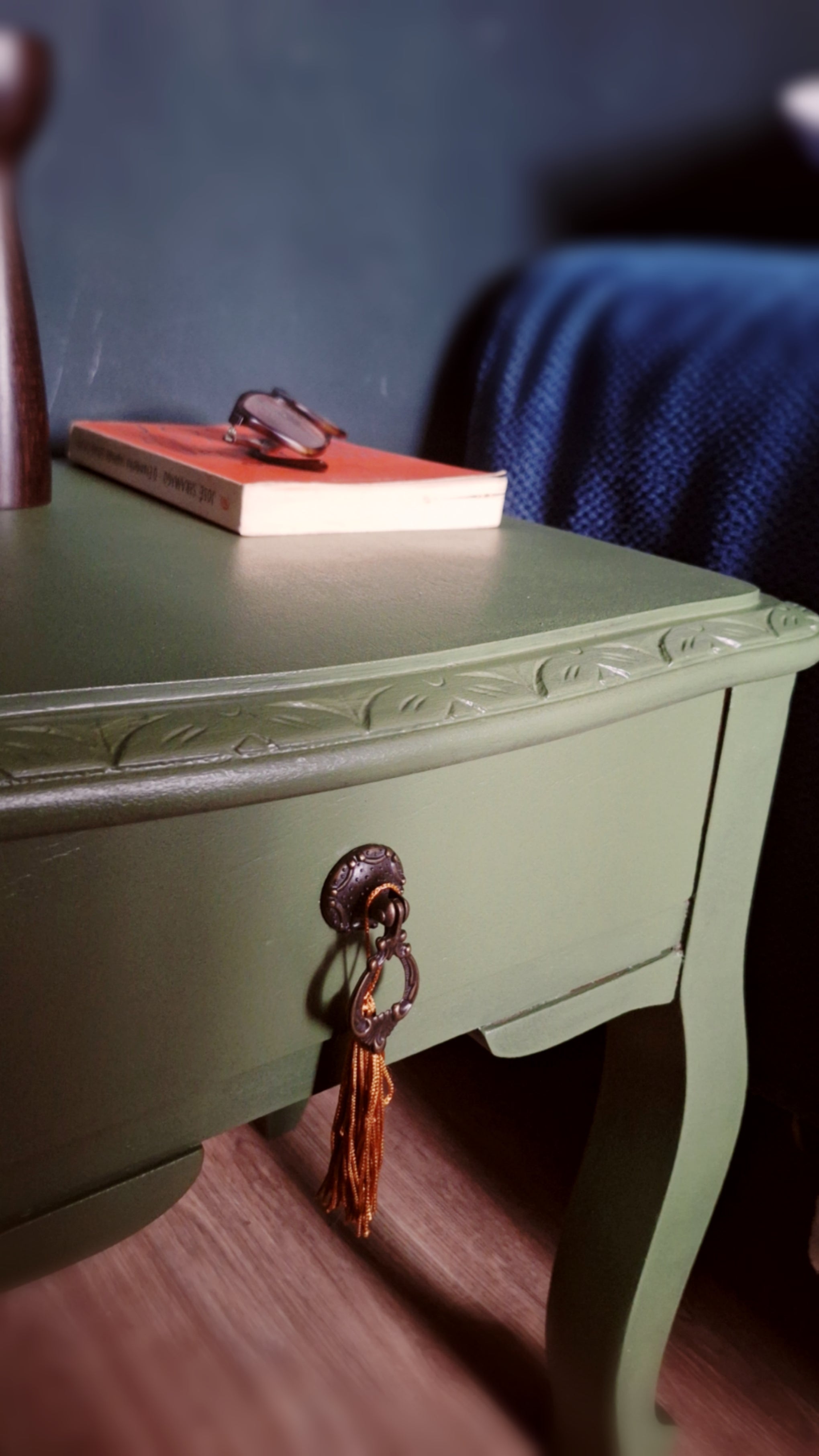 Par de mesa de cabeceira anos 50 com pintura verde 