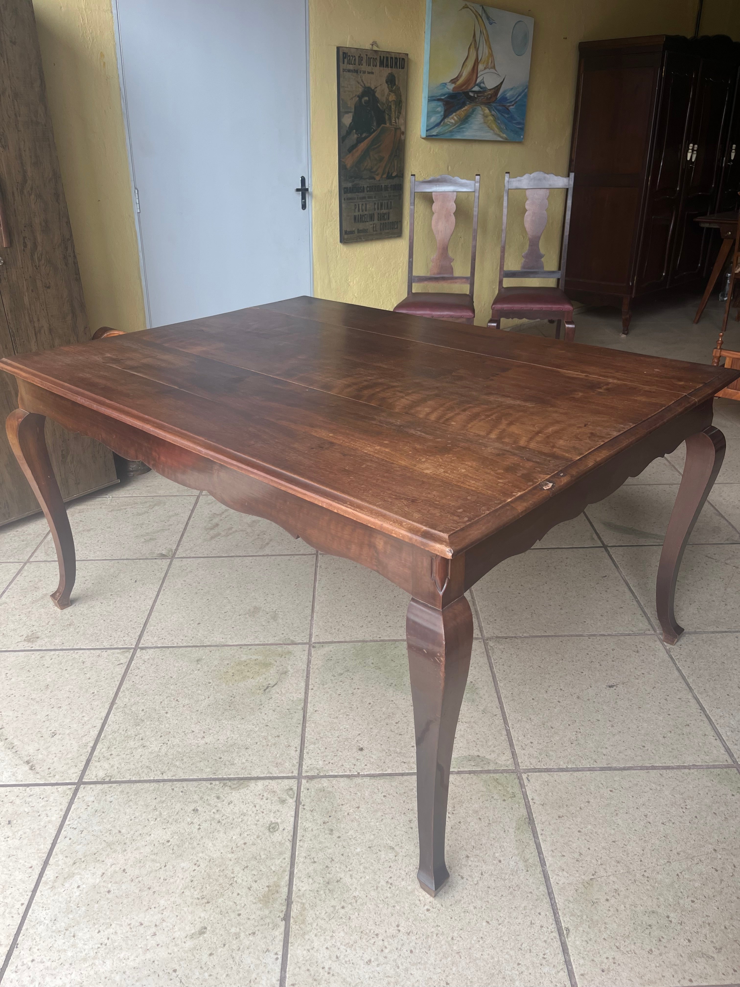 MESA DE MADEIRA IMBUIA LUÍS XV