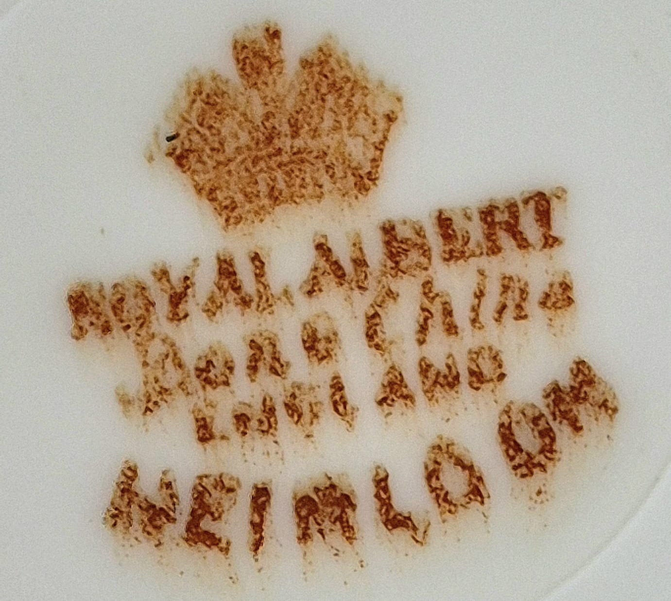  Prato para servir bolo ou doces em porcelana inglesa Fine Bone China Royal Albert,  padrão Heirloom.
