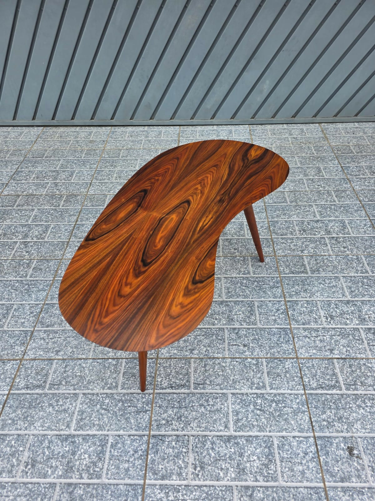 Mesa de centro "Feijão" em Pau-Ferro e Jatobá