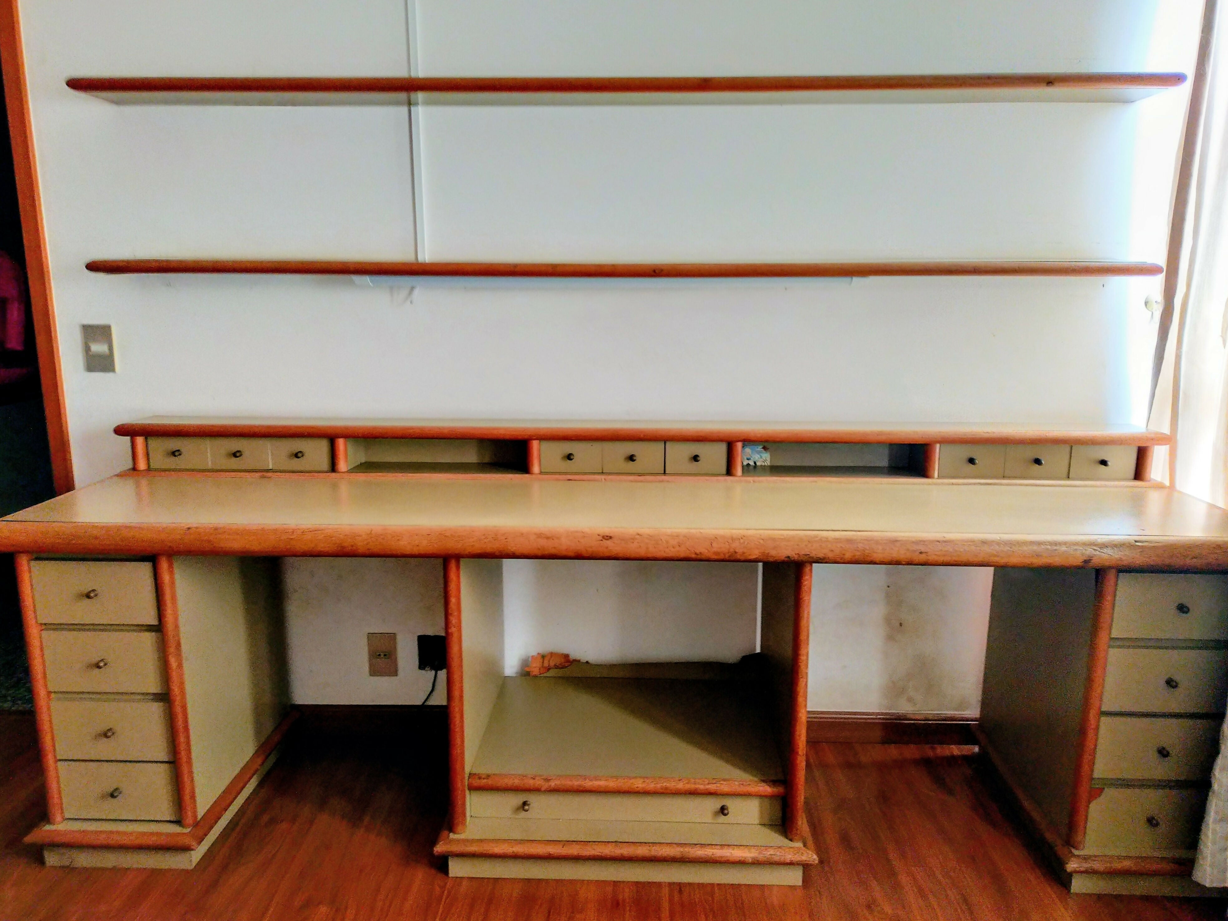 ESCRIVANINHA VINTAGE BOTICÁRIO EM CEREJEIRA MACIÇA E FÓRMICA BEGE