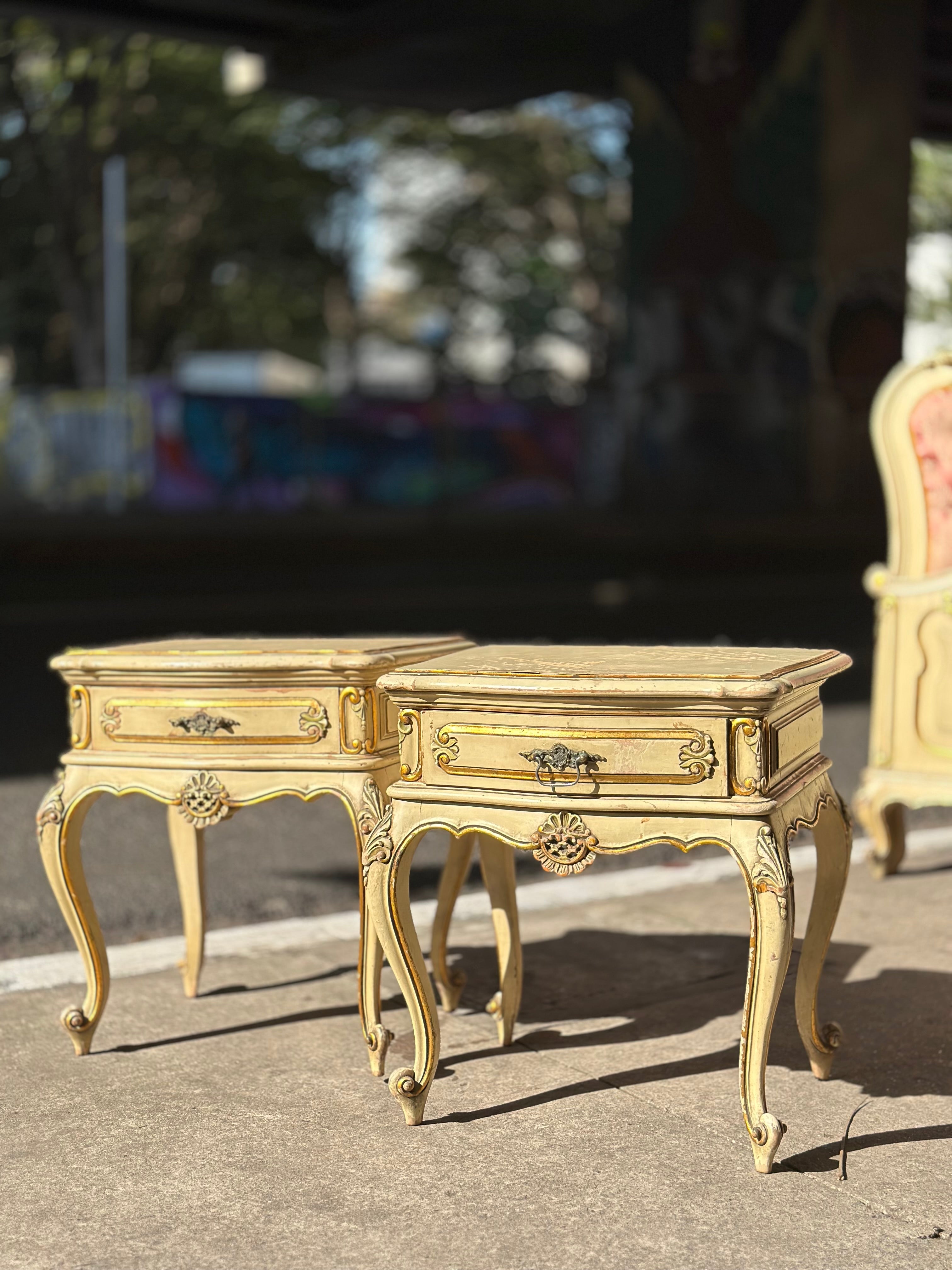 Cama com mesinhas de cabeceira Luís XV