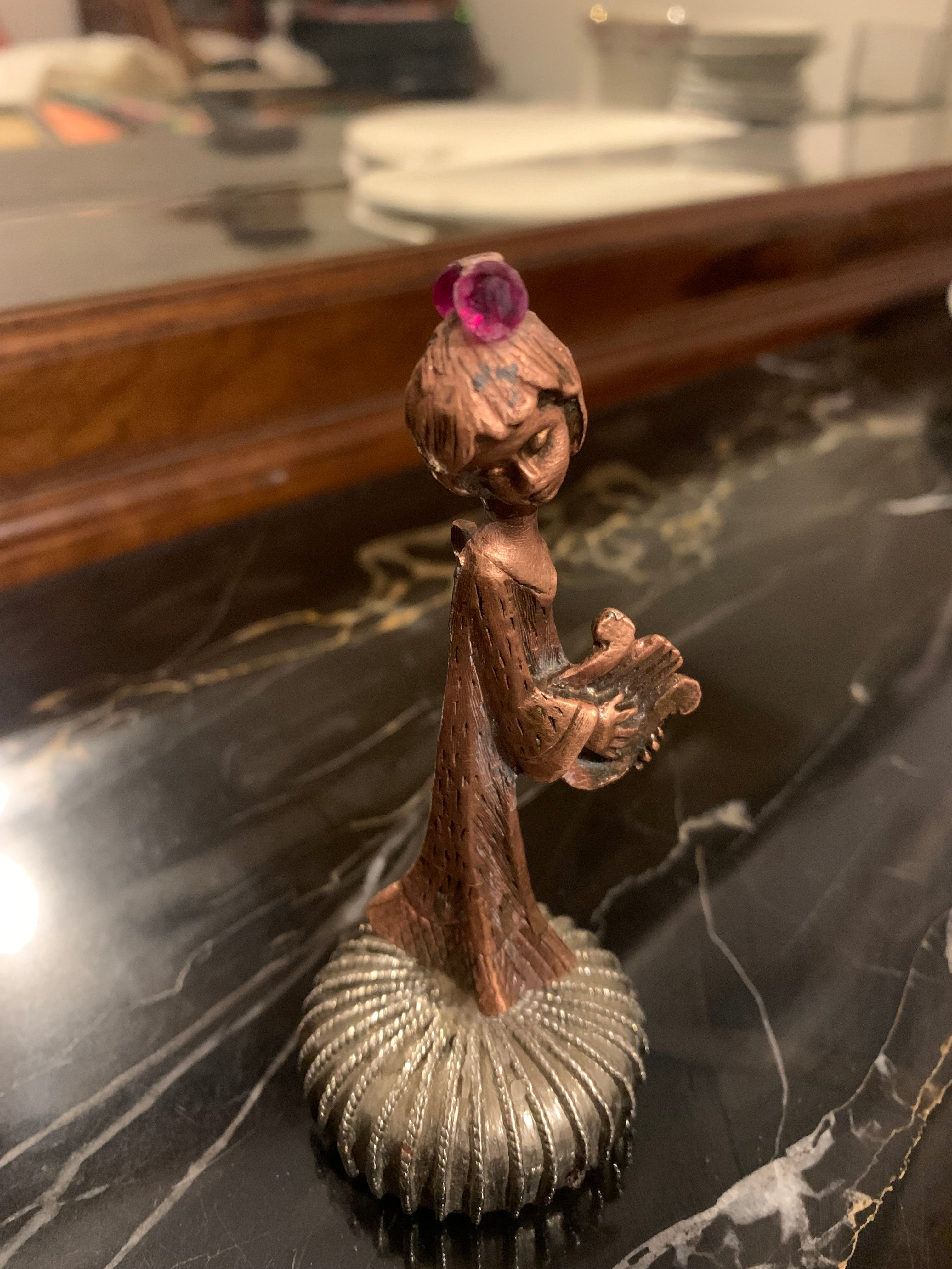 Linda estatueta de anjo em cobre ricamente trabalhada