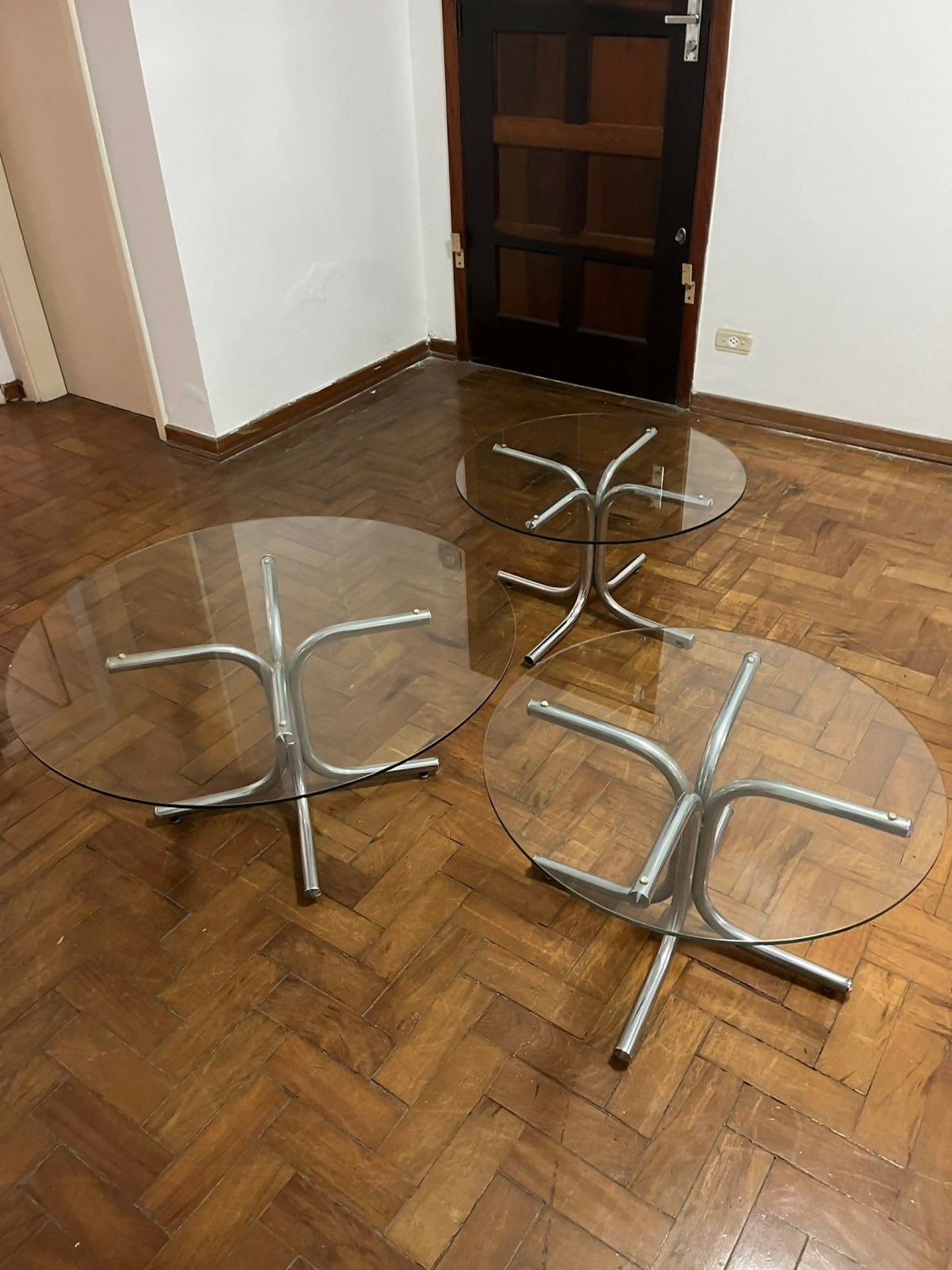 Conjunto de mesinhas de centro e lateral, design de Geraldo de Barros da Hobjeto