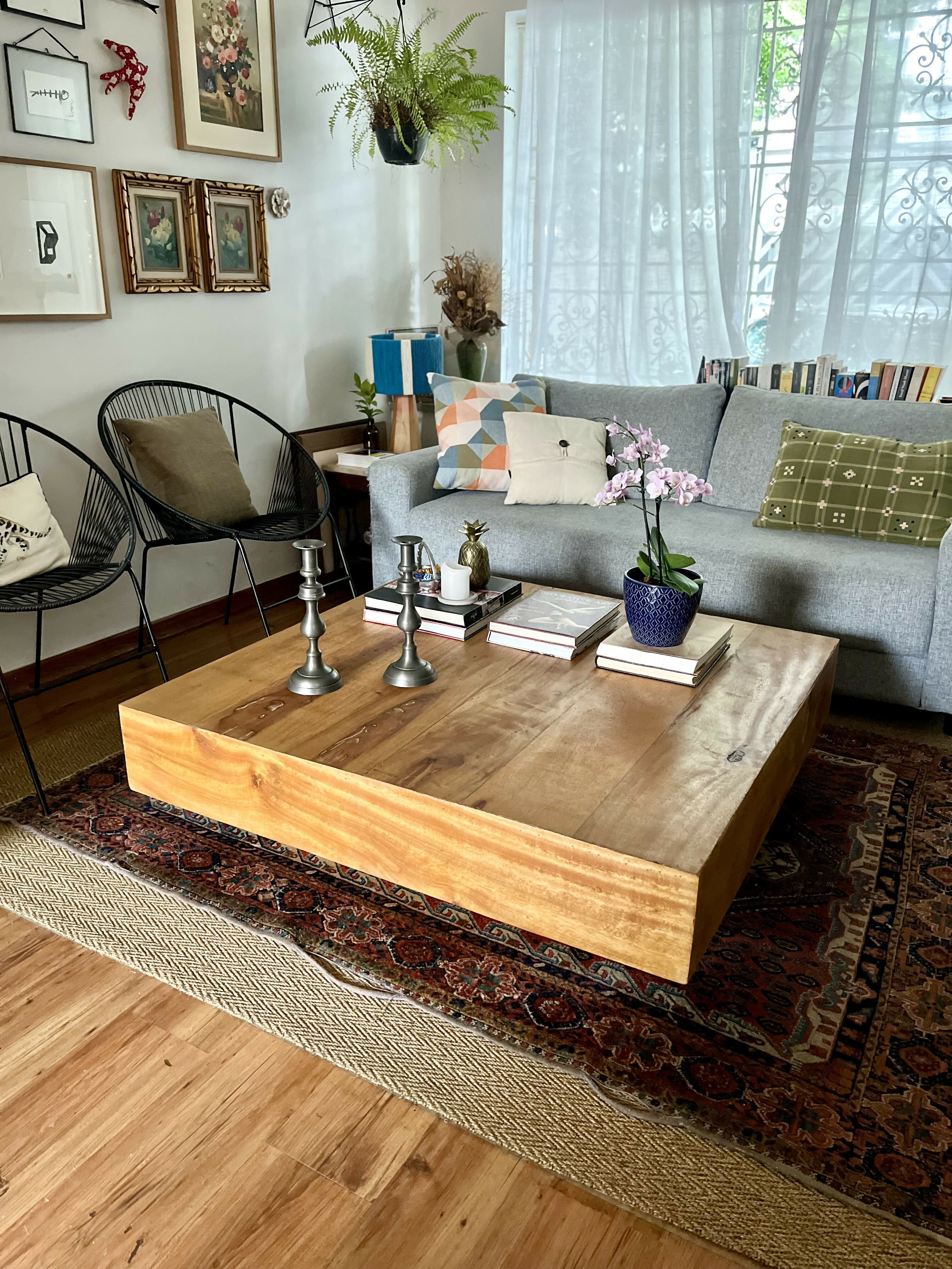 Mesa de centro em madeira de demolição