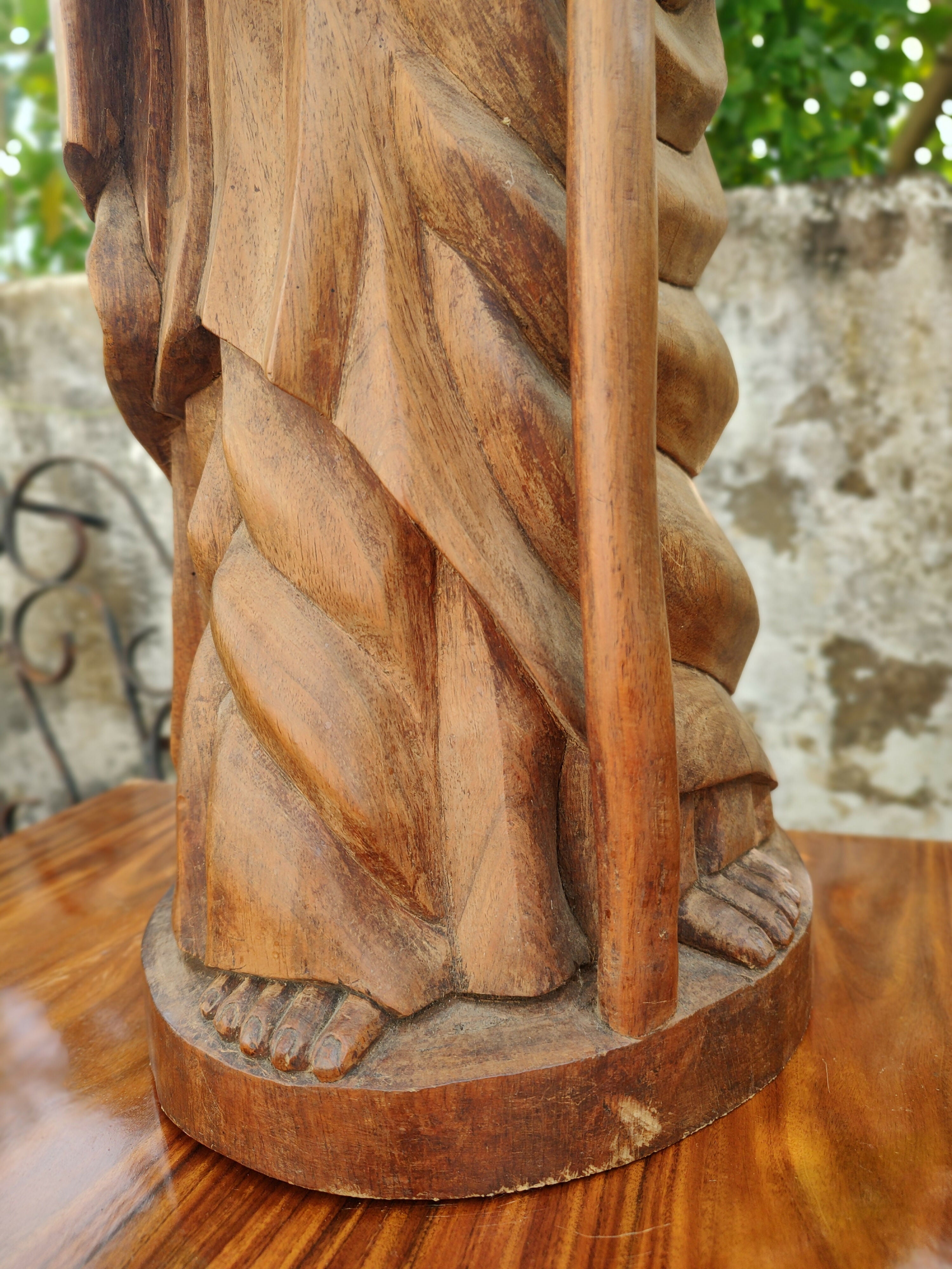 Antiga e grande escultura em madeira maciça de São Judas Tadeu (A-67cm)