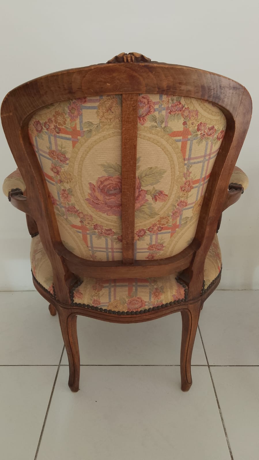 Par de poltronas Luis XV (mesa à parte)