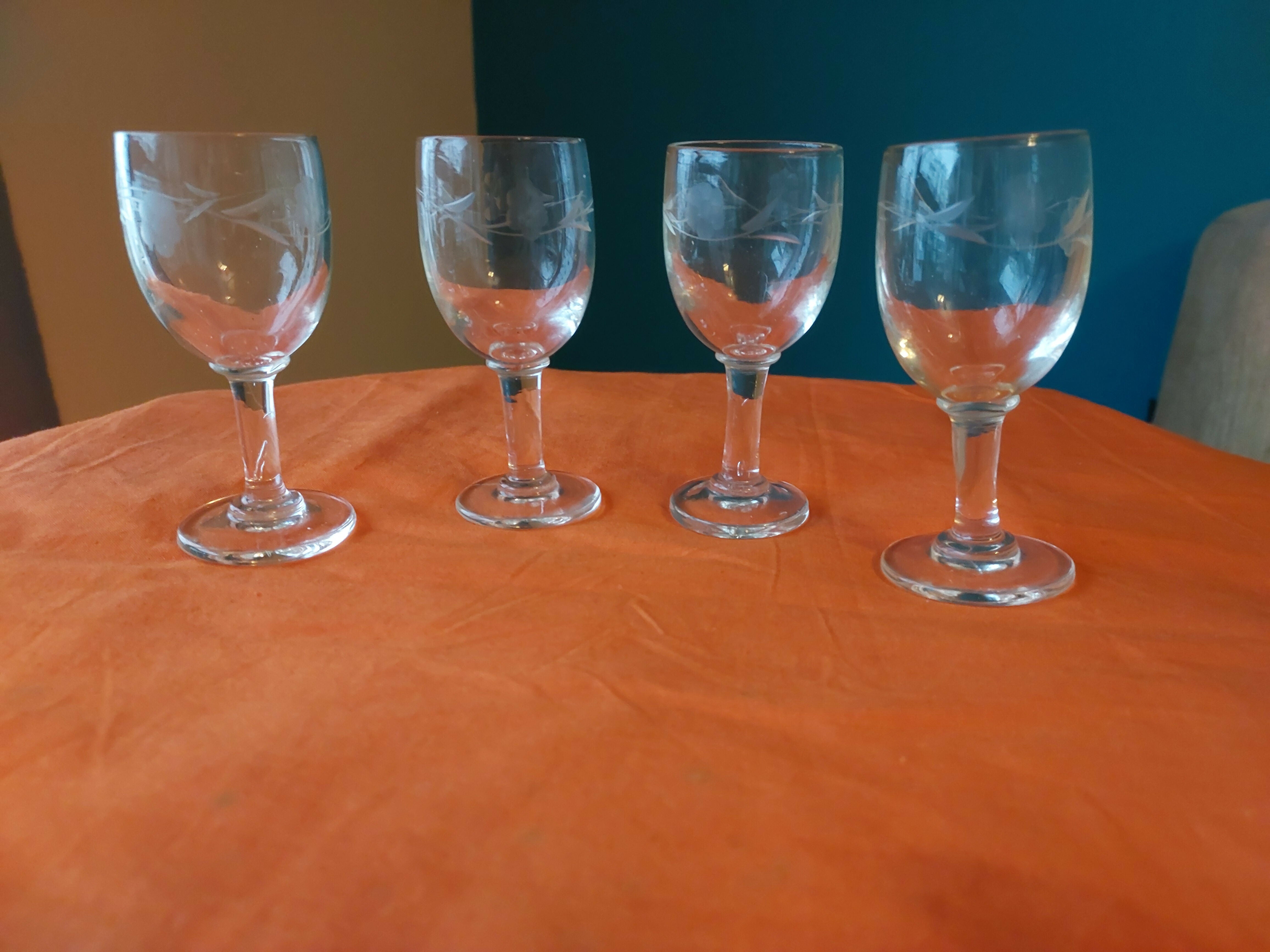 Quatro Taças de Lícor