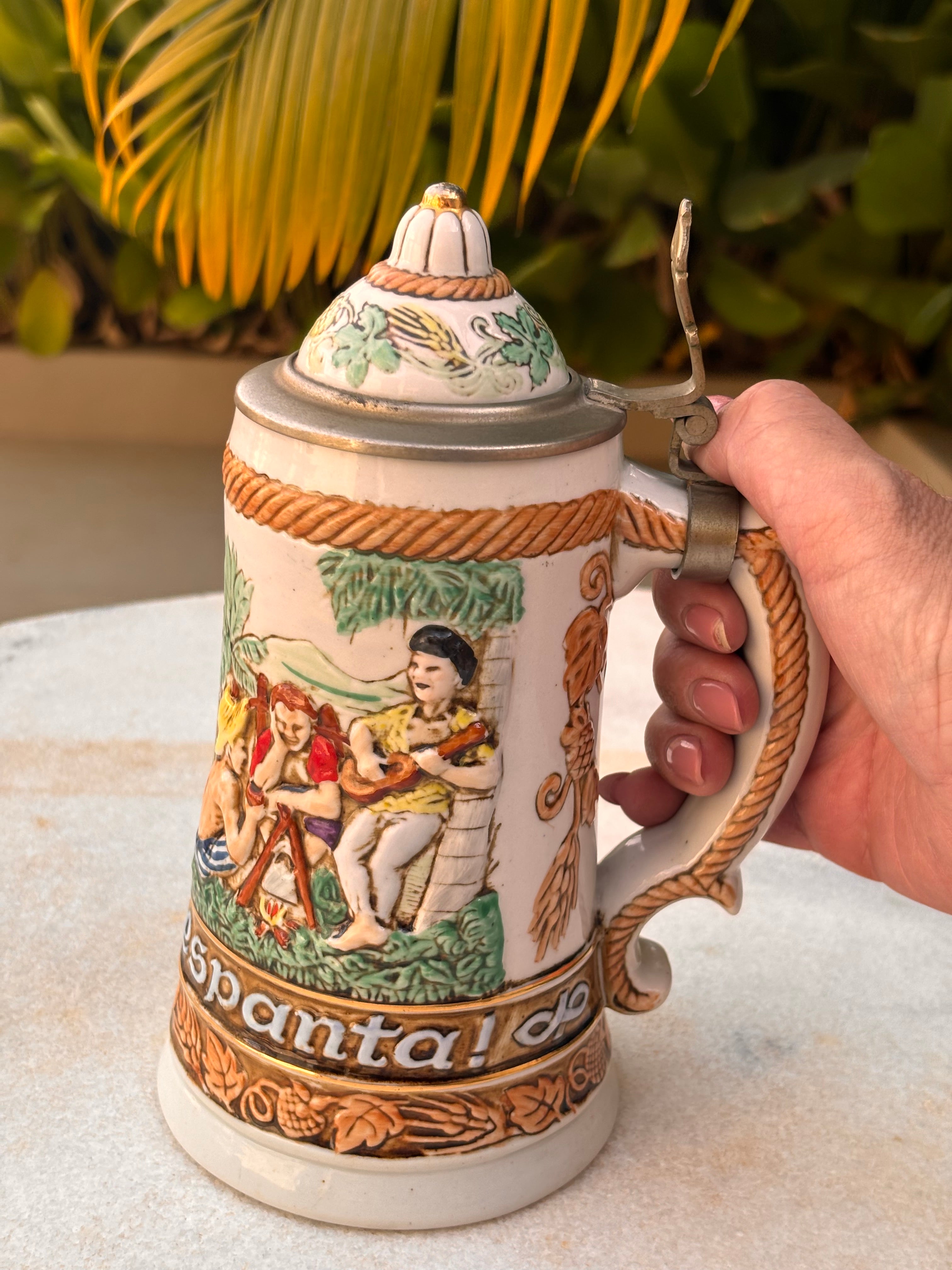 Antiga Caneca Chopp Ceramarte - "Quem Bebe E Canta Seus Males Espanta" Com Tampa Década Anos 1970
