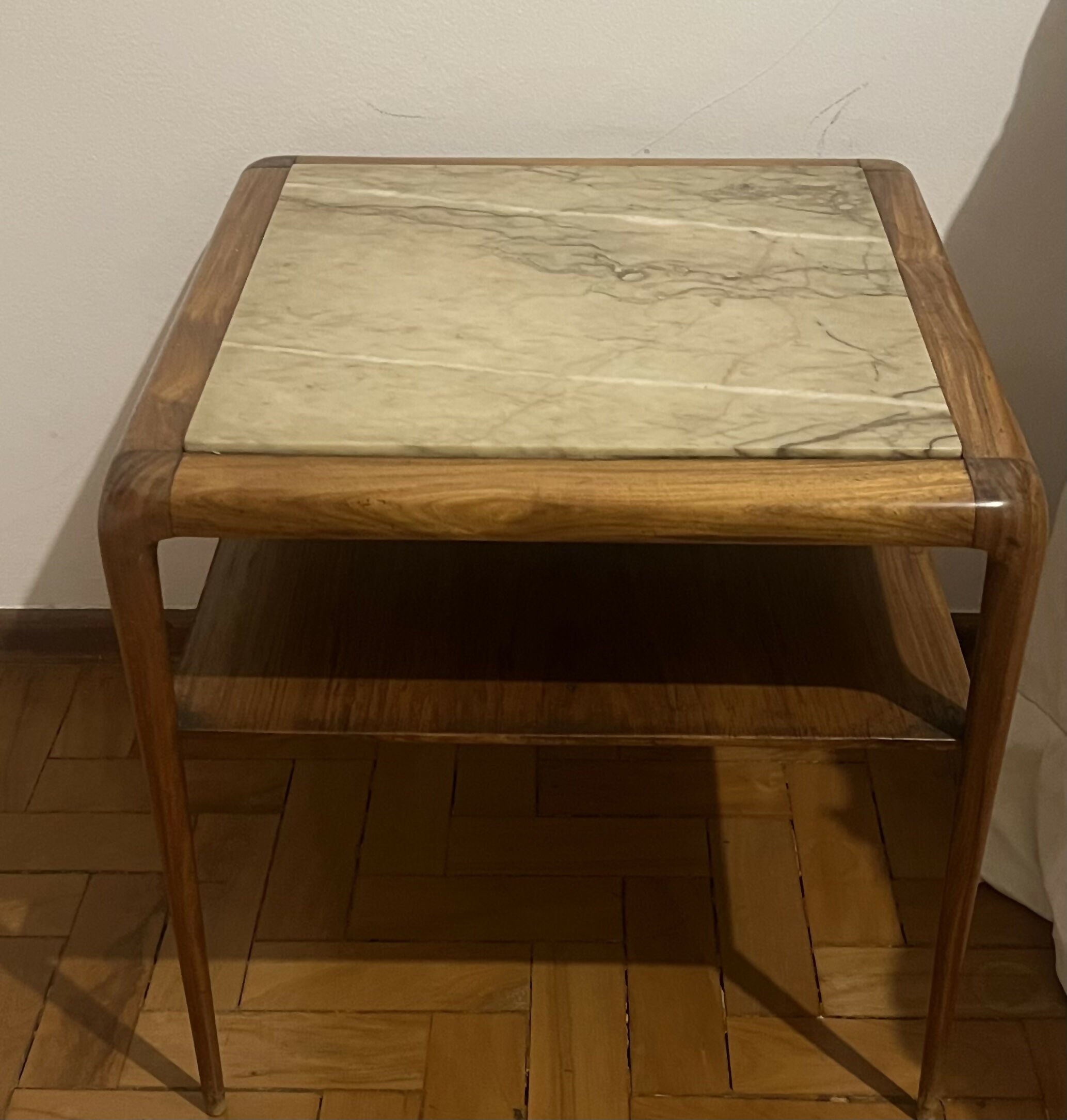 Mesa Lateral Antiga Scapinelli pé palito com tampo de mármore Anos 50