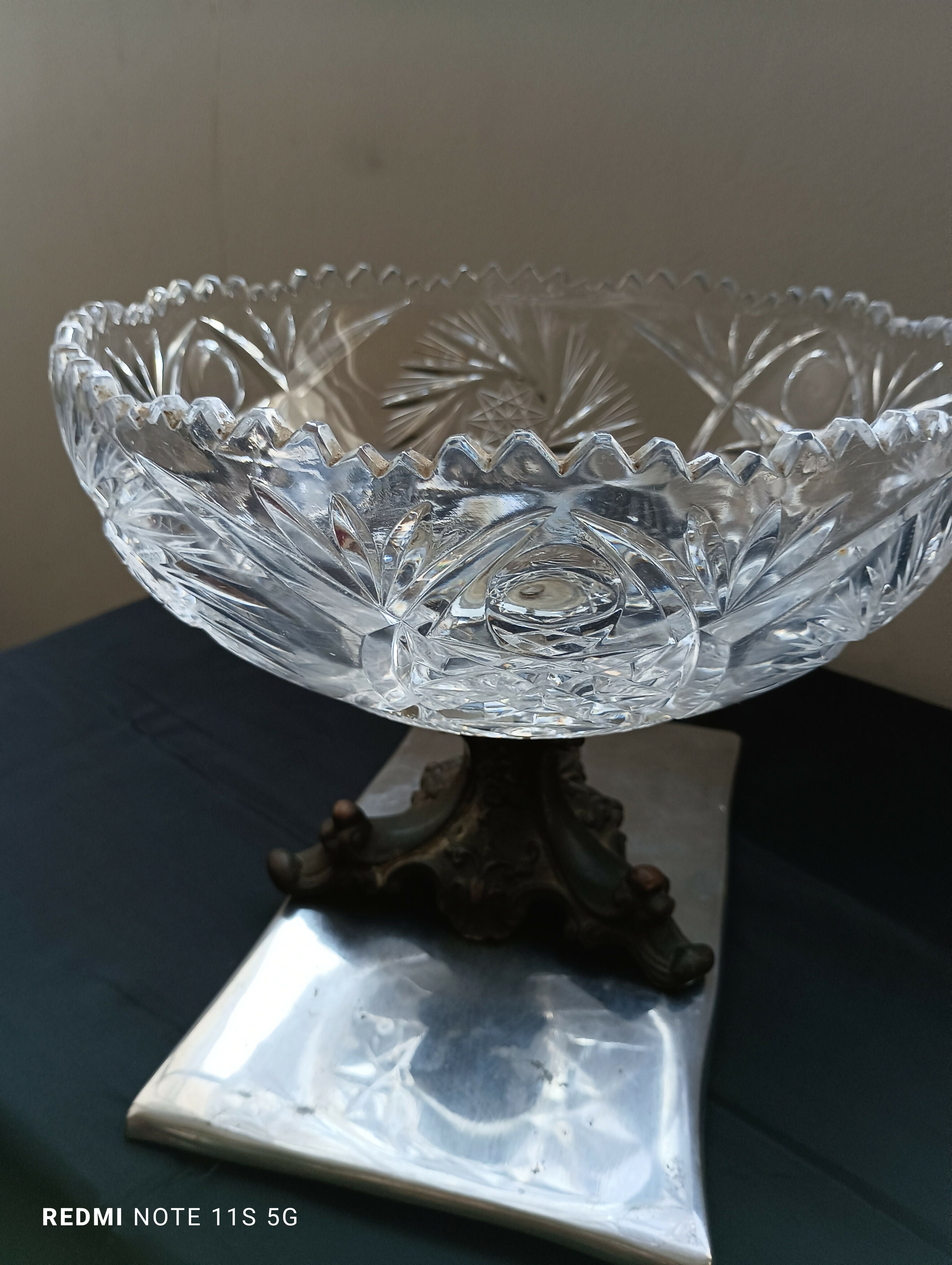 Fruteira de Cristal lapidada com pé de Petit Bronze