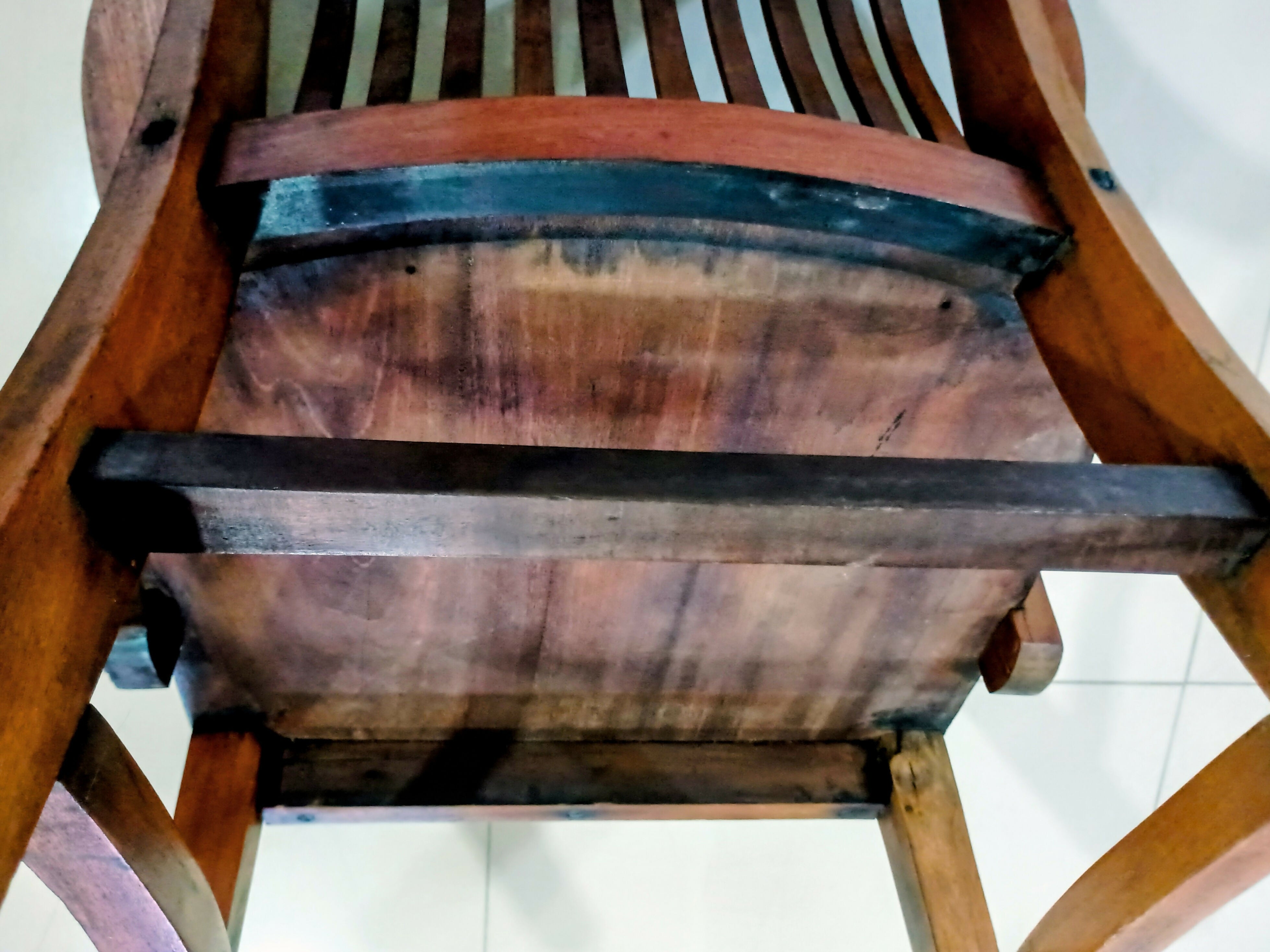 Cadeira em Peroba Maciça – Estilo Colonial / Mission – Década de 1920–40