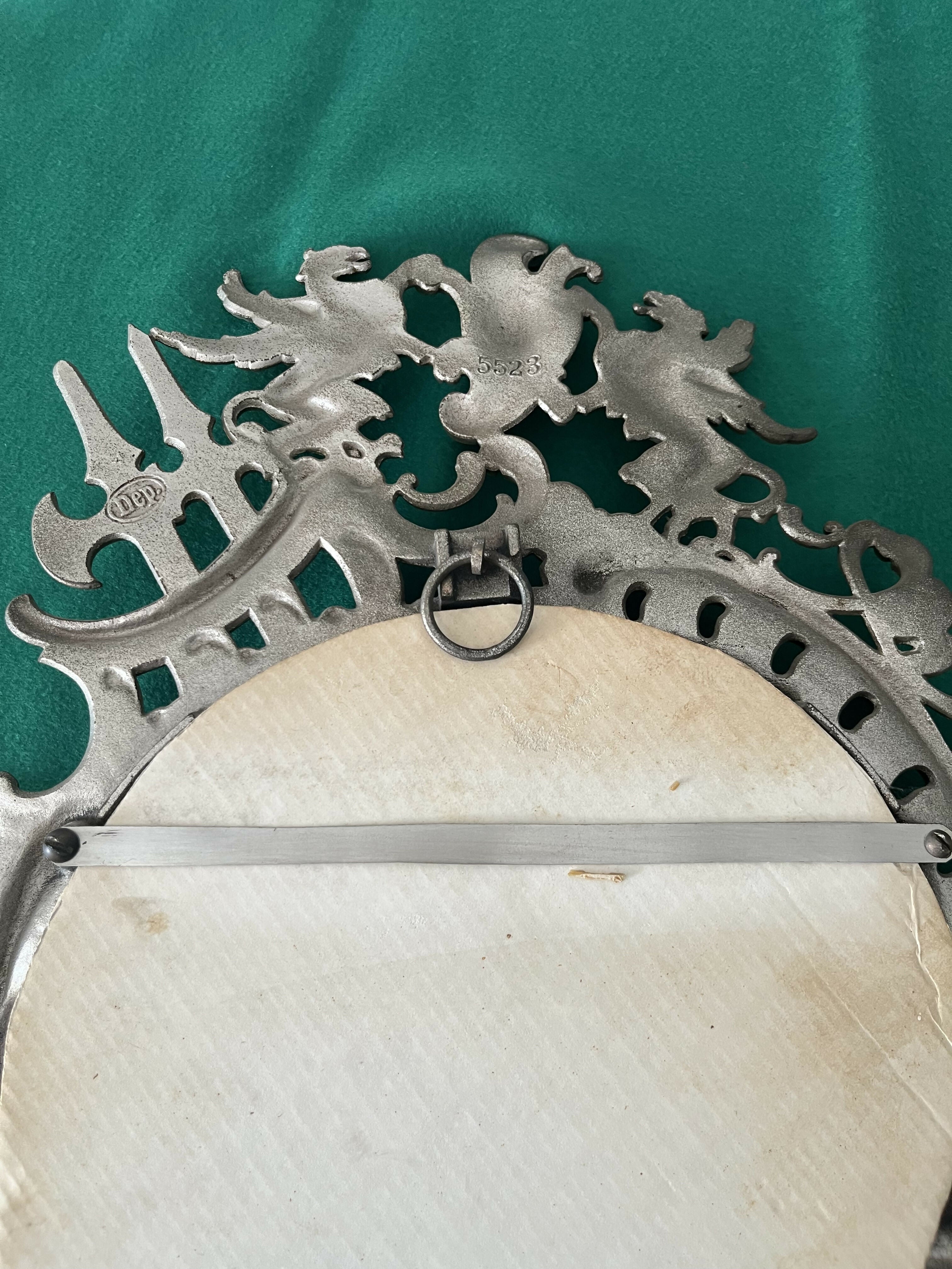 Espelho antigo em ferro fundido