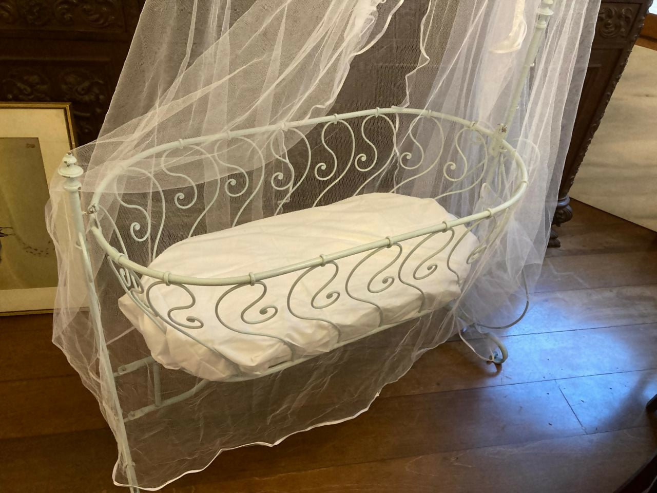 Berço antigo de ferro fundido artesanal