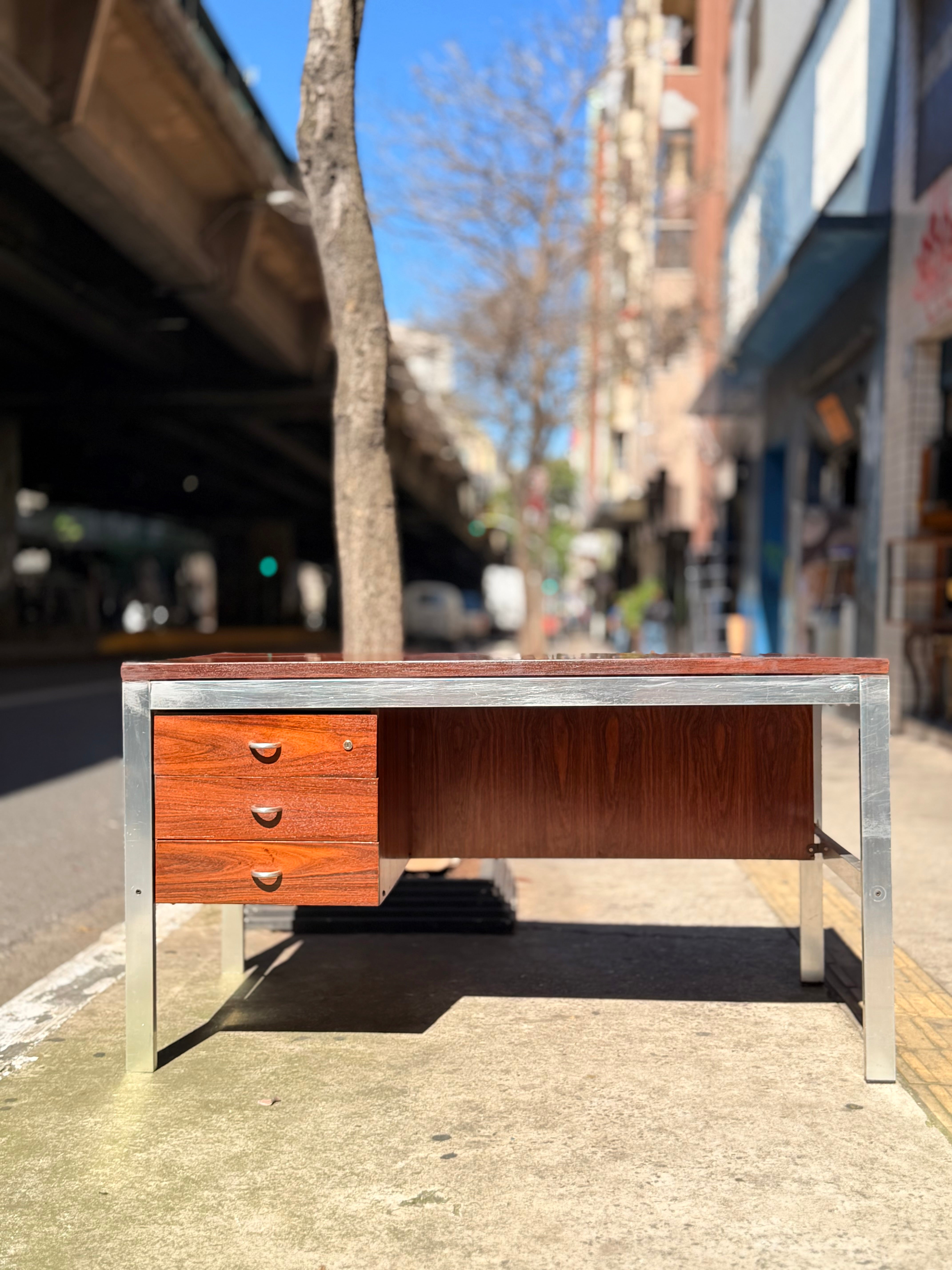 Escrivaninha modernista Jean Gillon em Jacarandá 