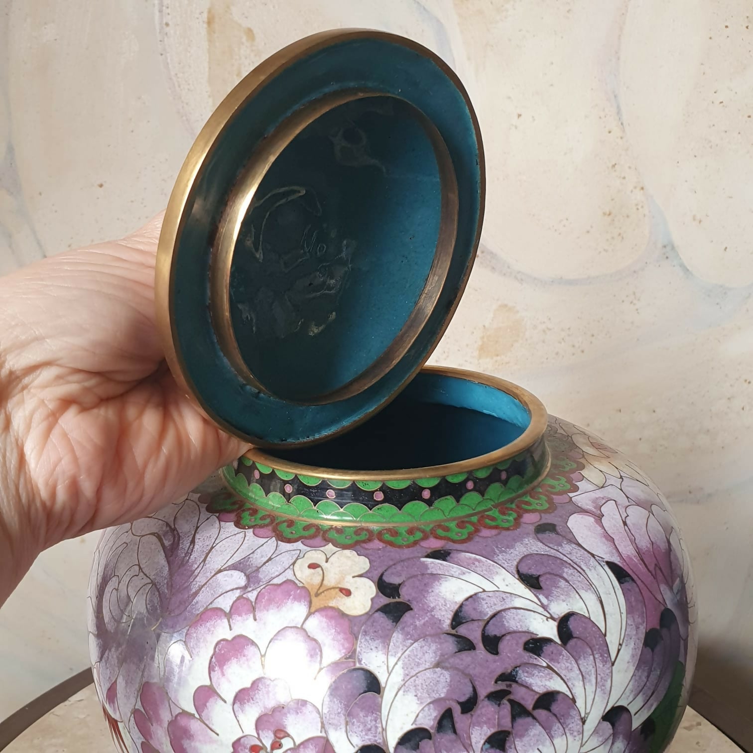Potiche bojudo em Cloisonné Malva Floral com Peanha