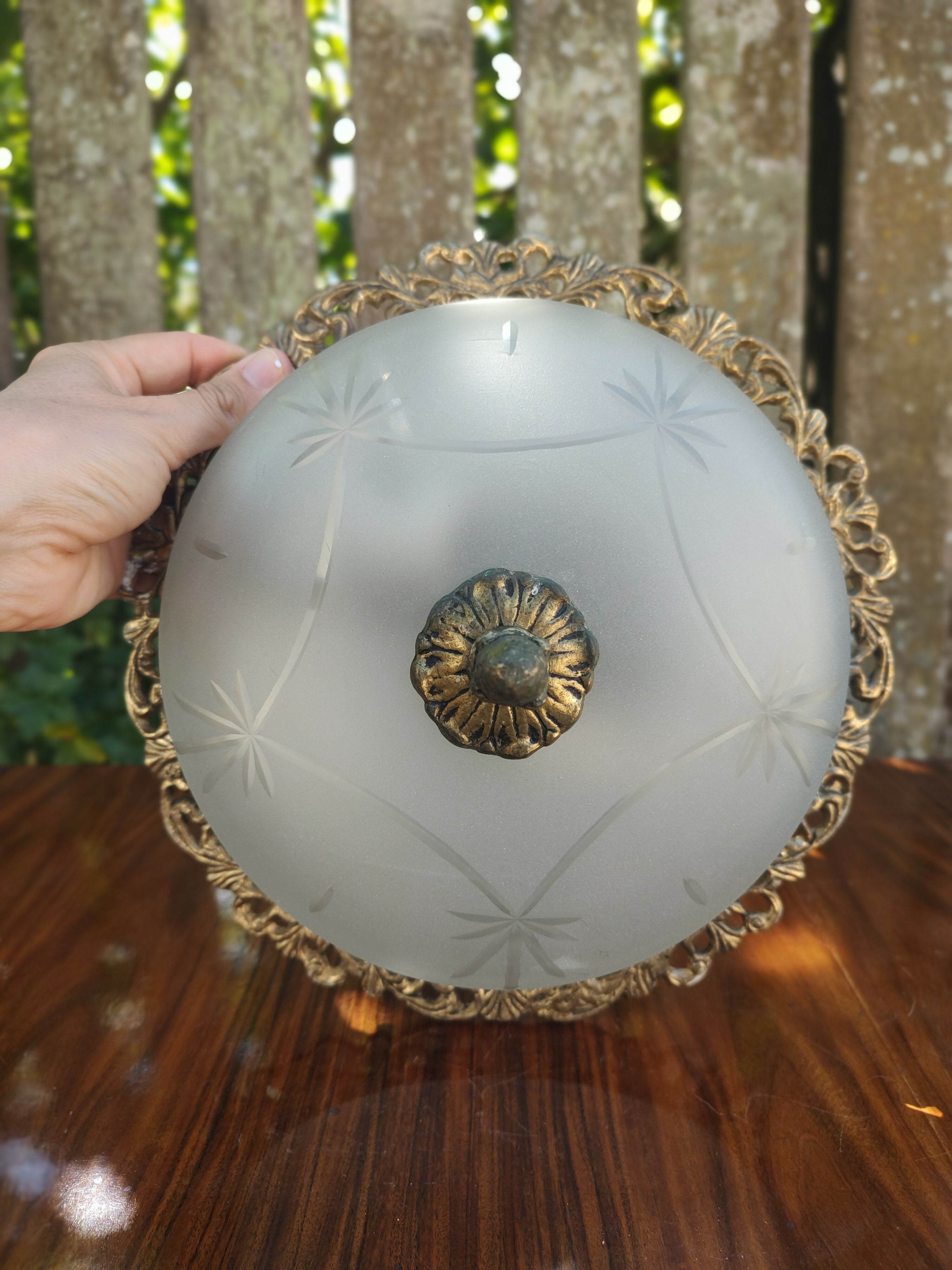 Plafon / Luminária de Teto em Metal dourado e vidro jateado