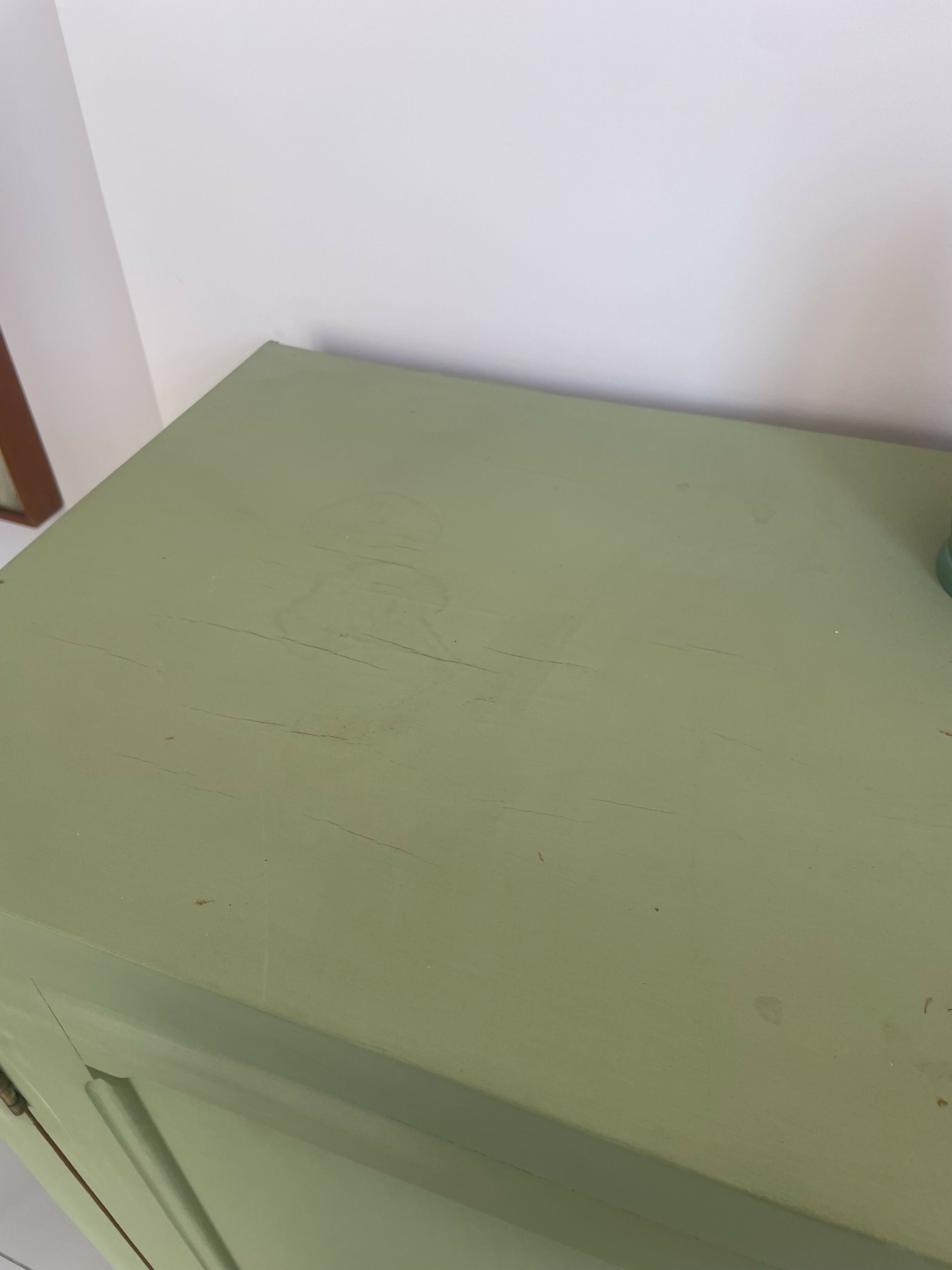 Armário de fazenda anos 40 em Peroba com pintura pistache