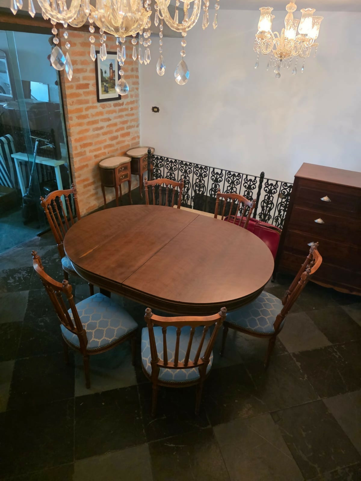 Mesa inglesa, George hepplewhite, com fina marchetaria e madeiras maciças