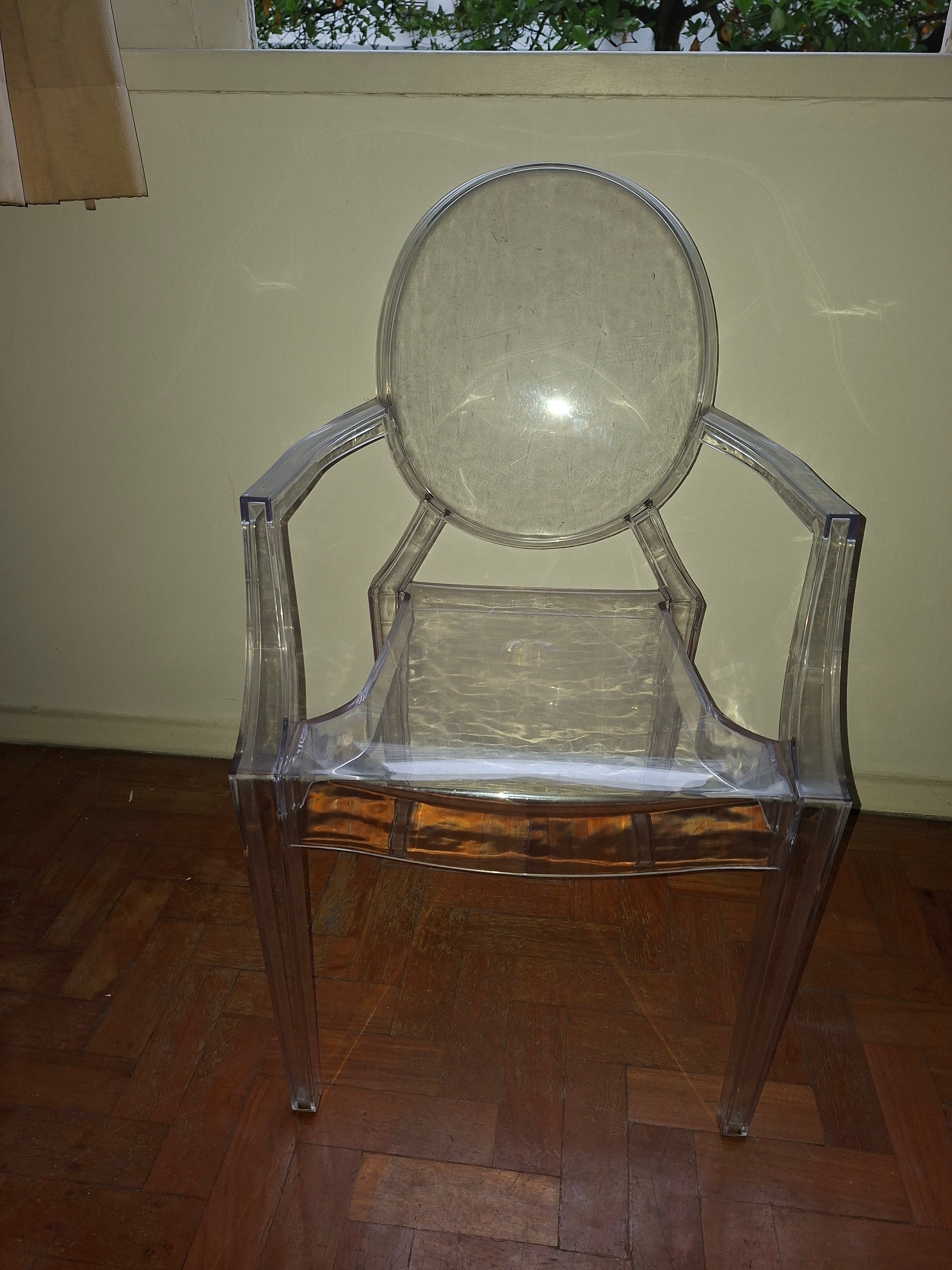 Cadeira Louis Ghost transparente 
