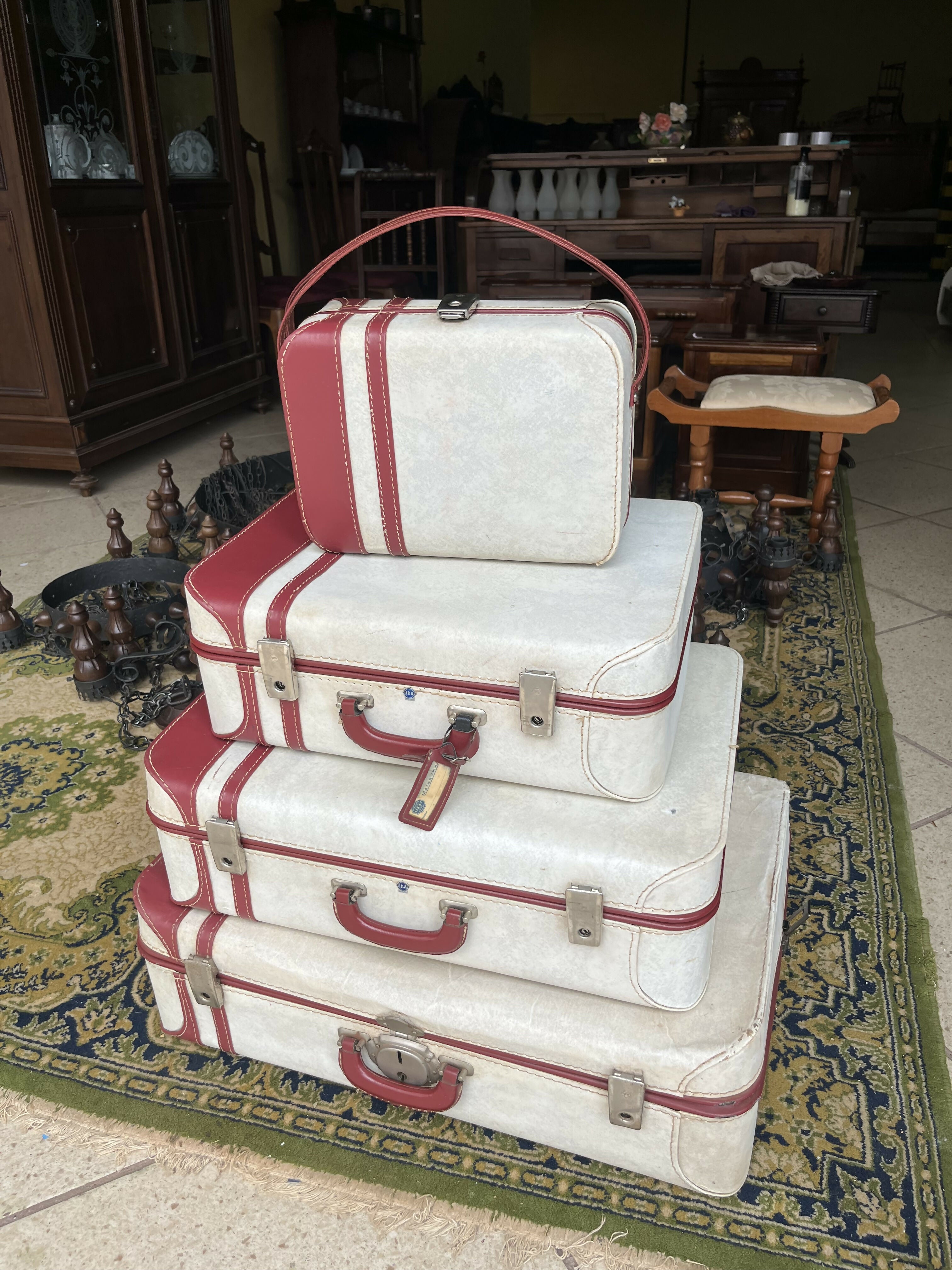 CONJUNTO DE 4 MALAS IKA ANTIGAS DE COURO