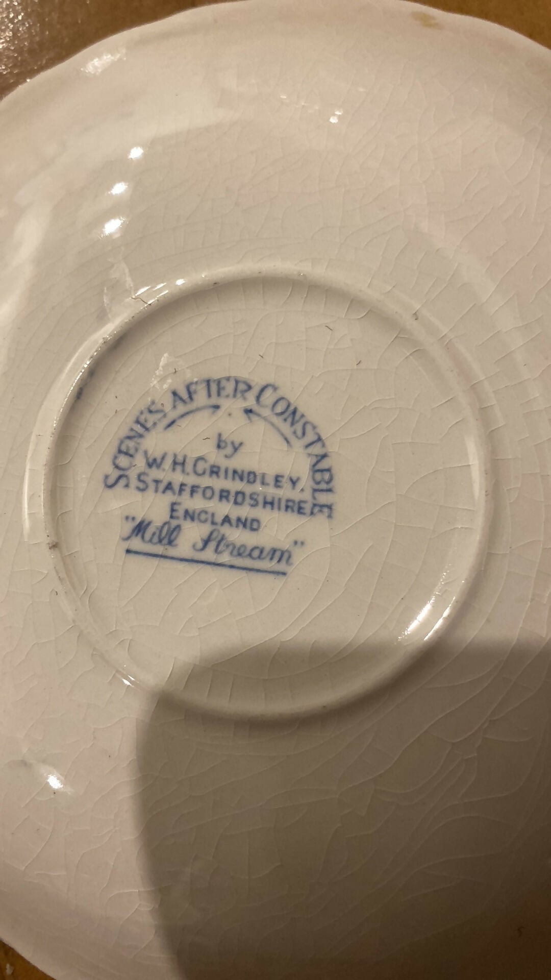 Conjunto porcelana inglesa W. H. Grindley com: 04 xicaras de chá com pires e prato para bolo