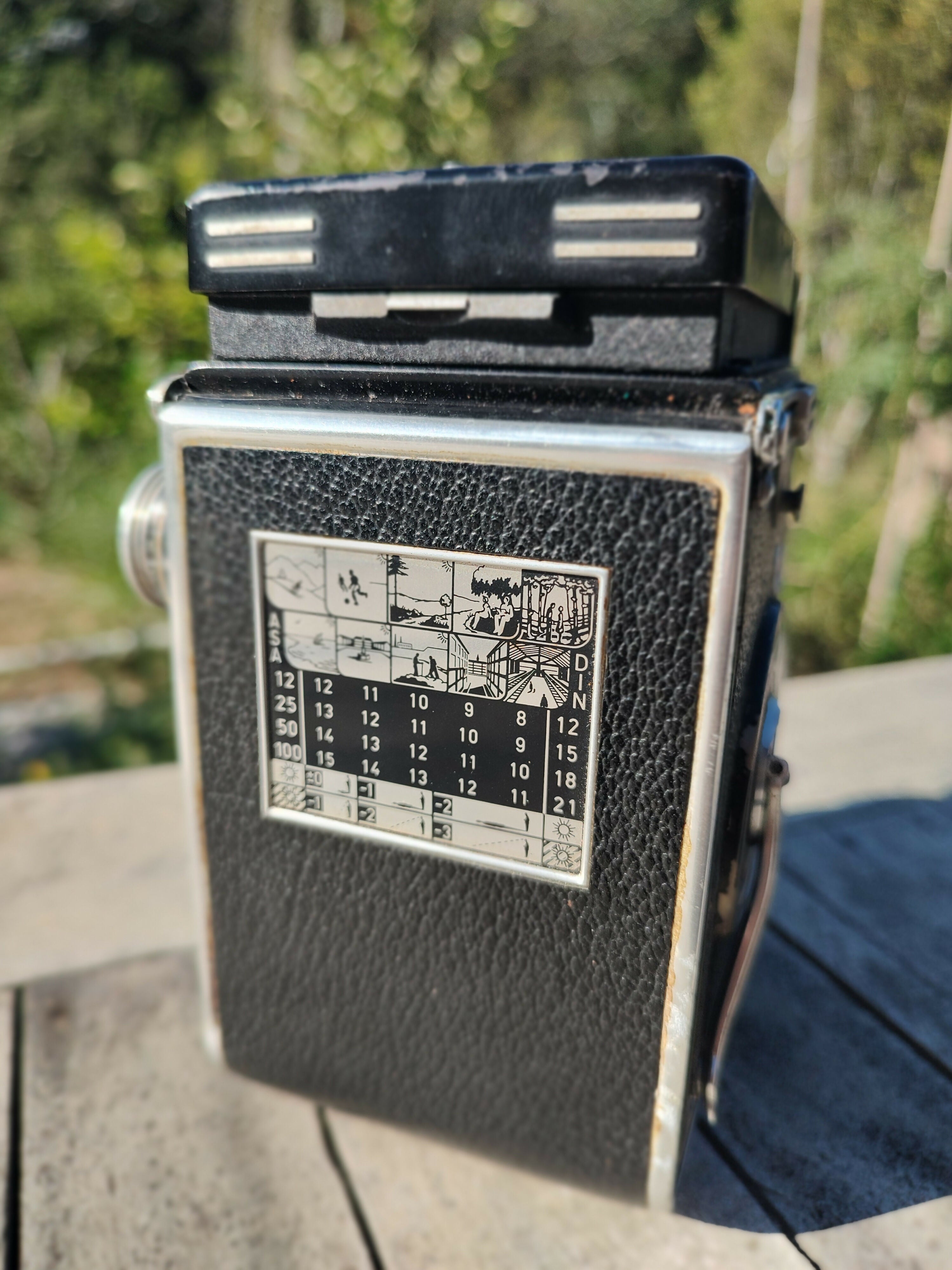 Antiga câmera Rolleiflex com lente Zeiss 80mm (com capa em couro e protetor de lente)