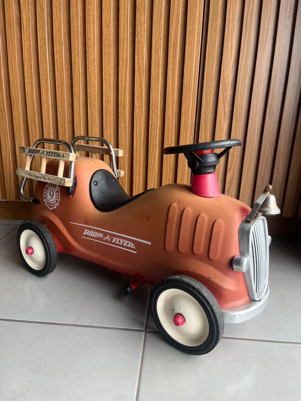 Carrinho Infantil Radio Flyer – Fire Engine No. 9