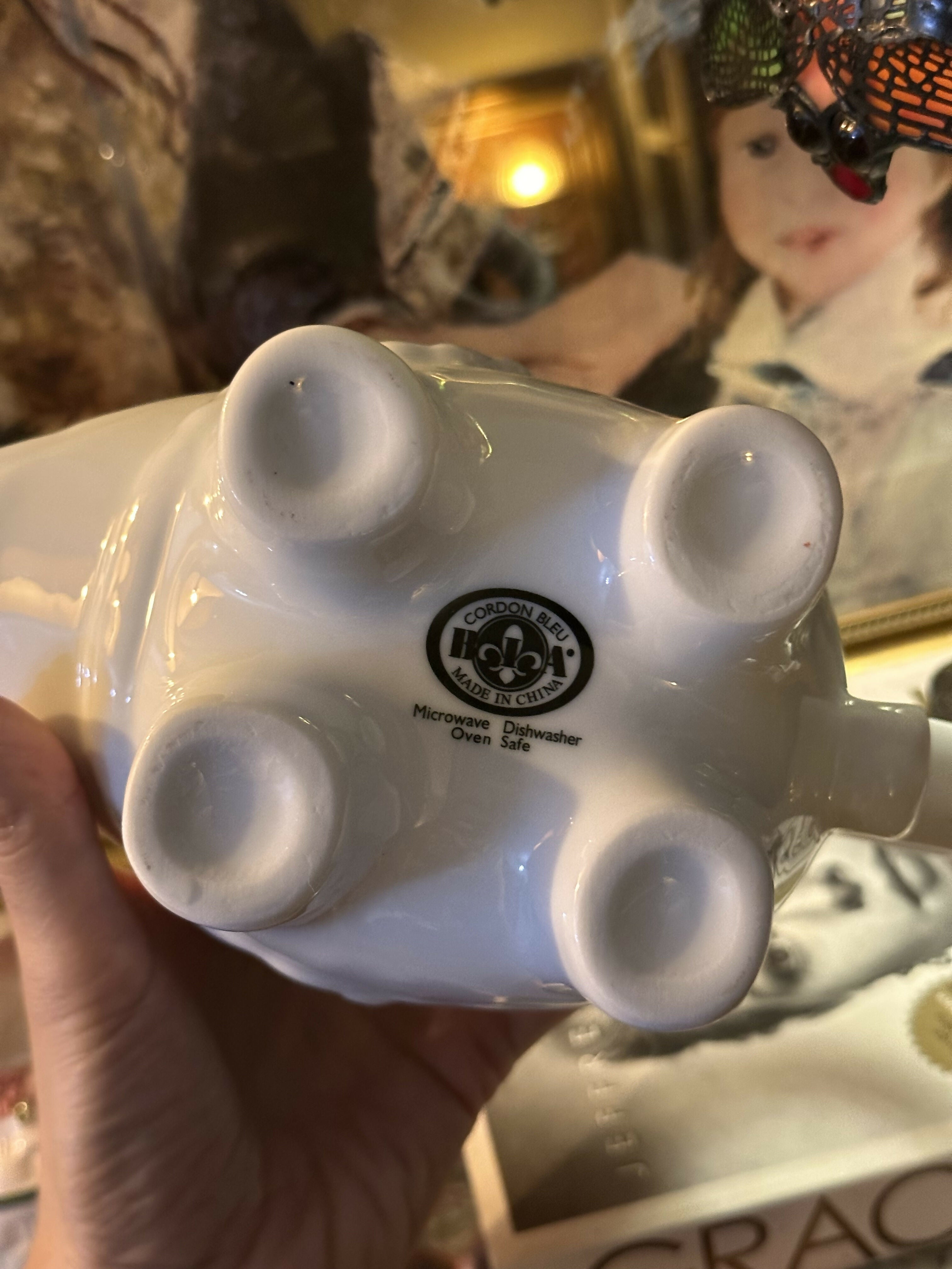 Bule lindeza de chá - com belo elefante em porcelana- Le Cordon Blue
