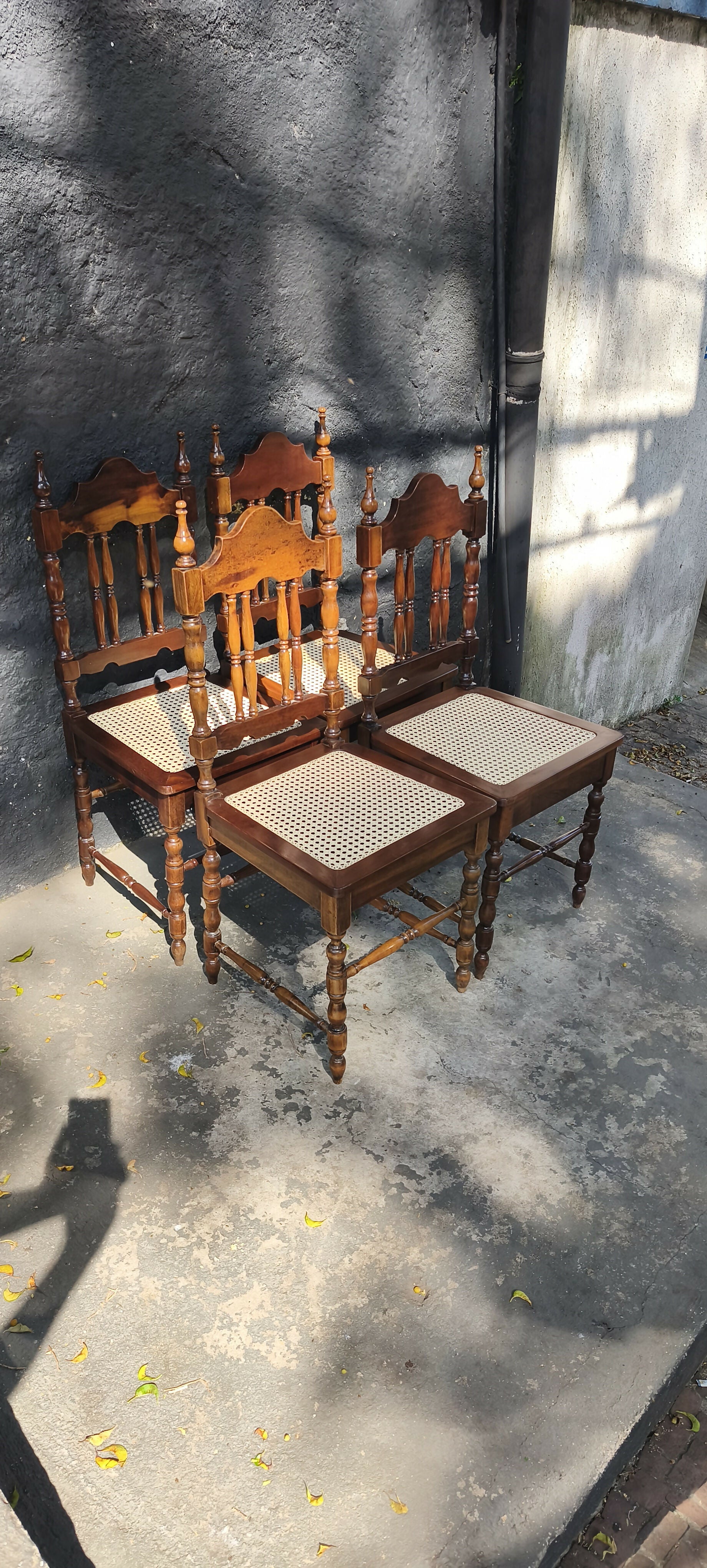 Jogo de cadeiras coloniais com palhinha