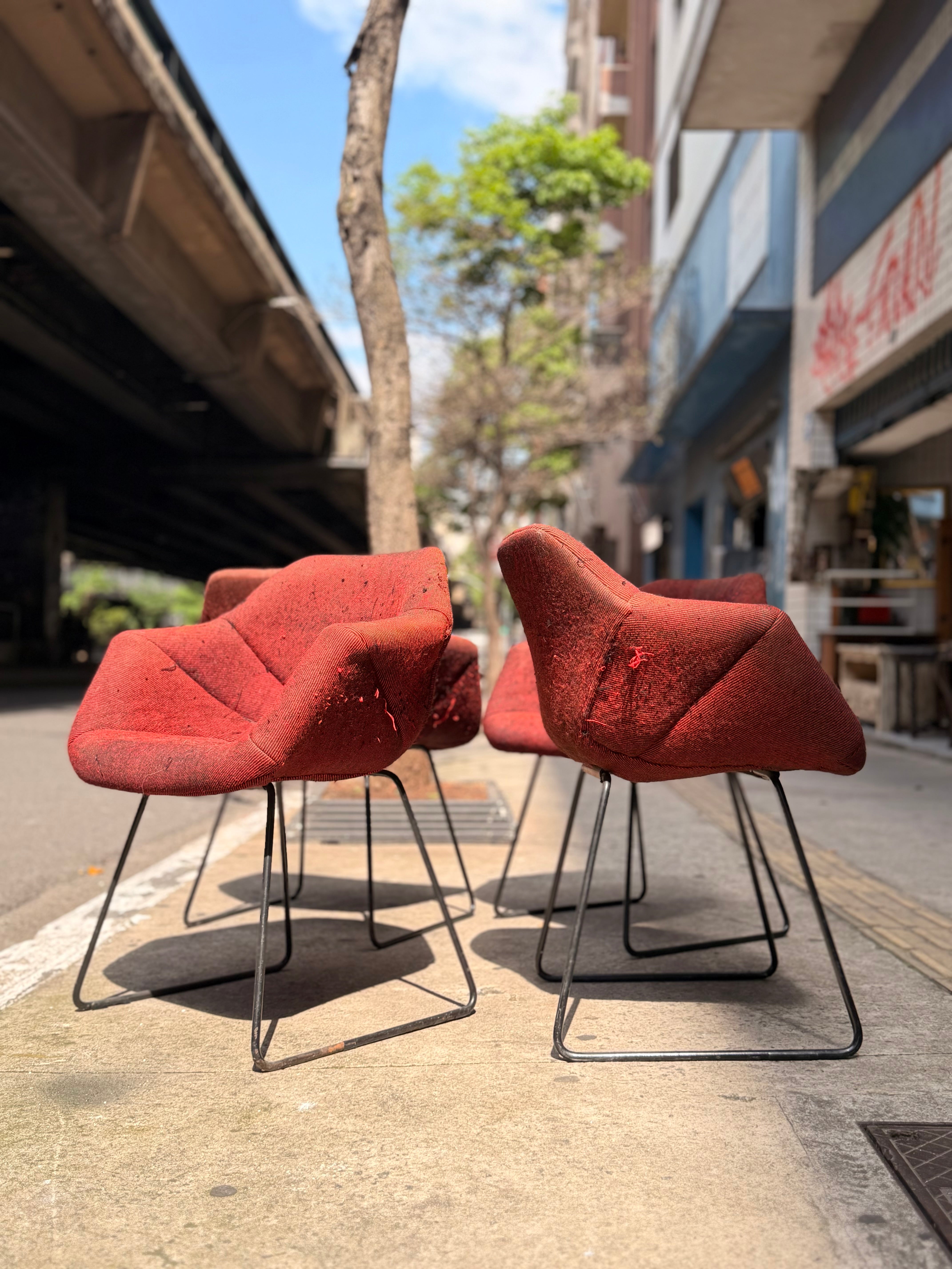 Poltronas Robin Day L&