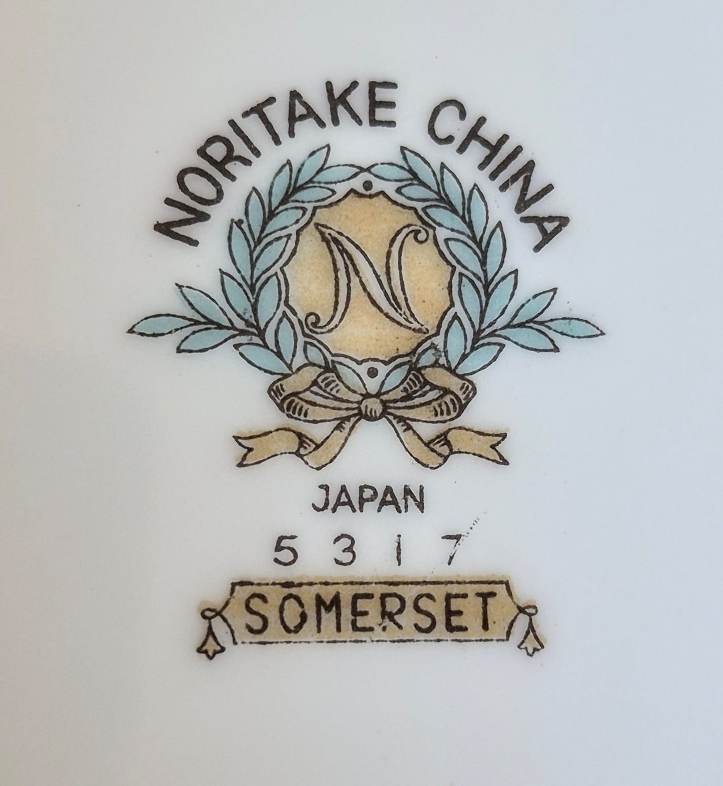  Maravilhosa travessa para servir em porcelana japonesa Noritake,  anos 50, modelo Somerset. Impecável!