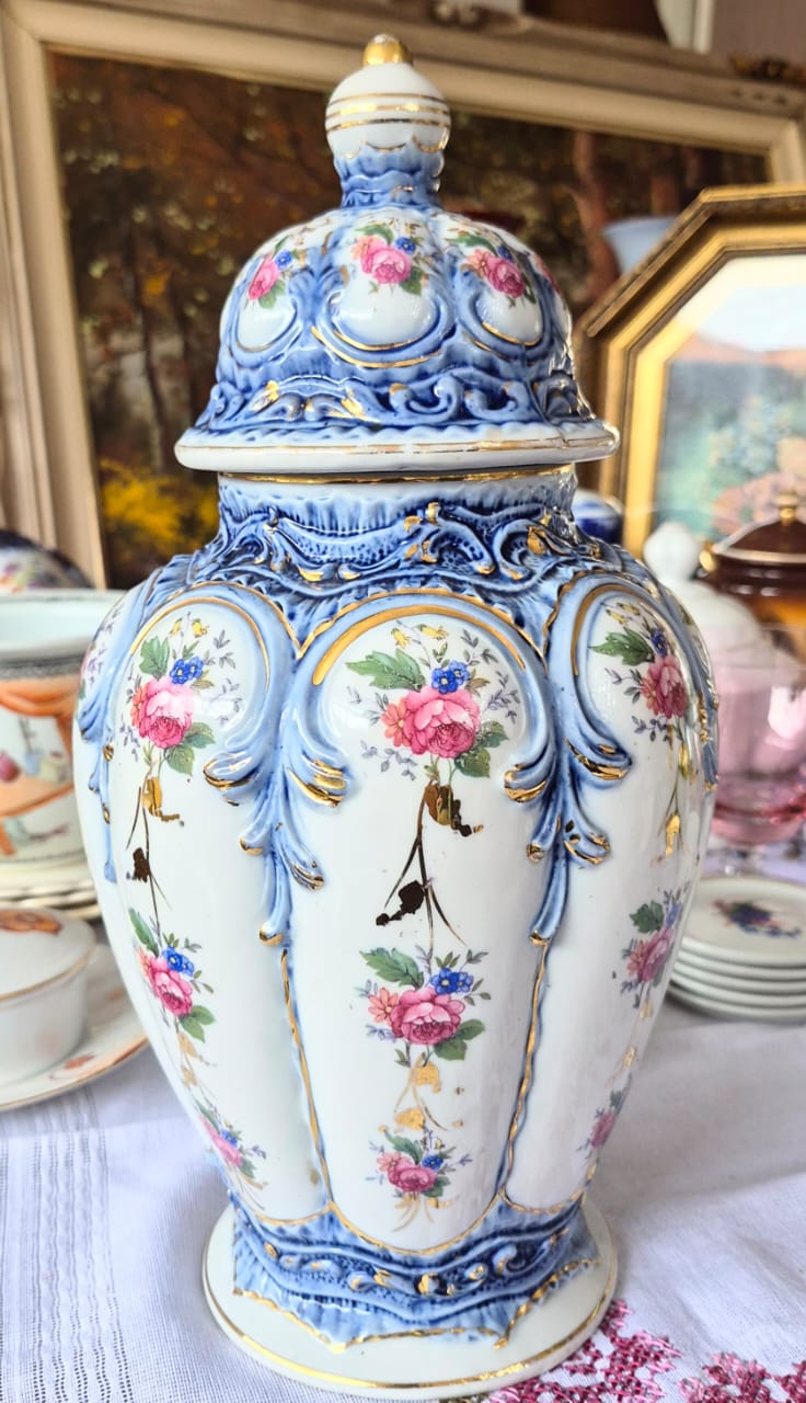  Potiche em porcelana São Sebastião de Pedreira, anos 40, excelente estado.