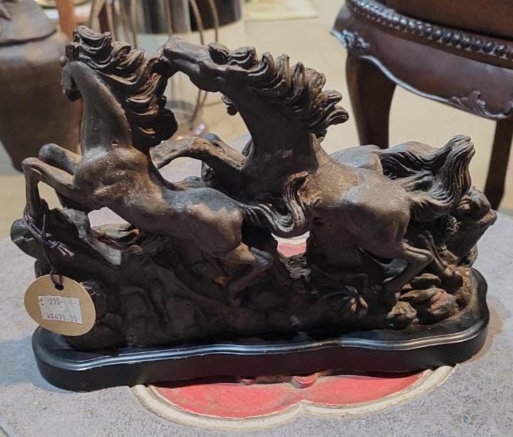Escultura em Ferro Fundido – Cavalos em Movimento