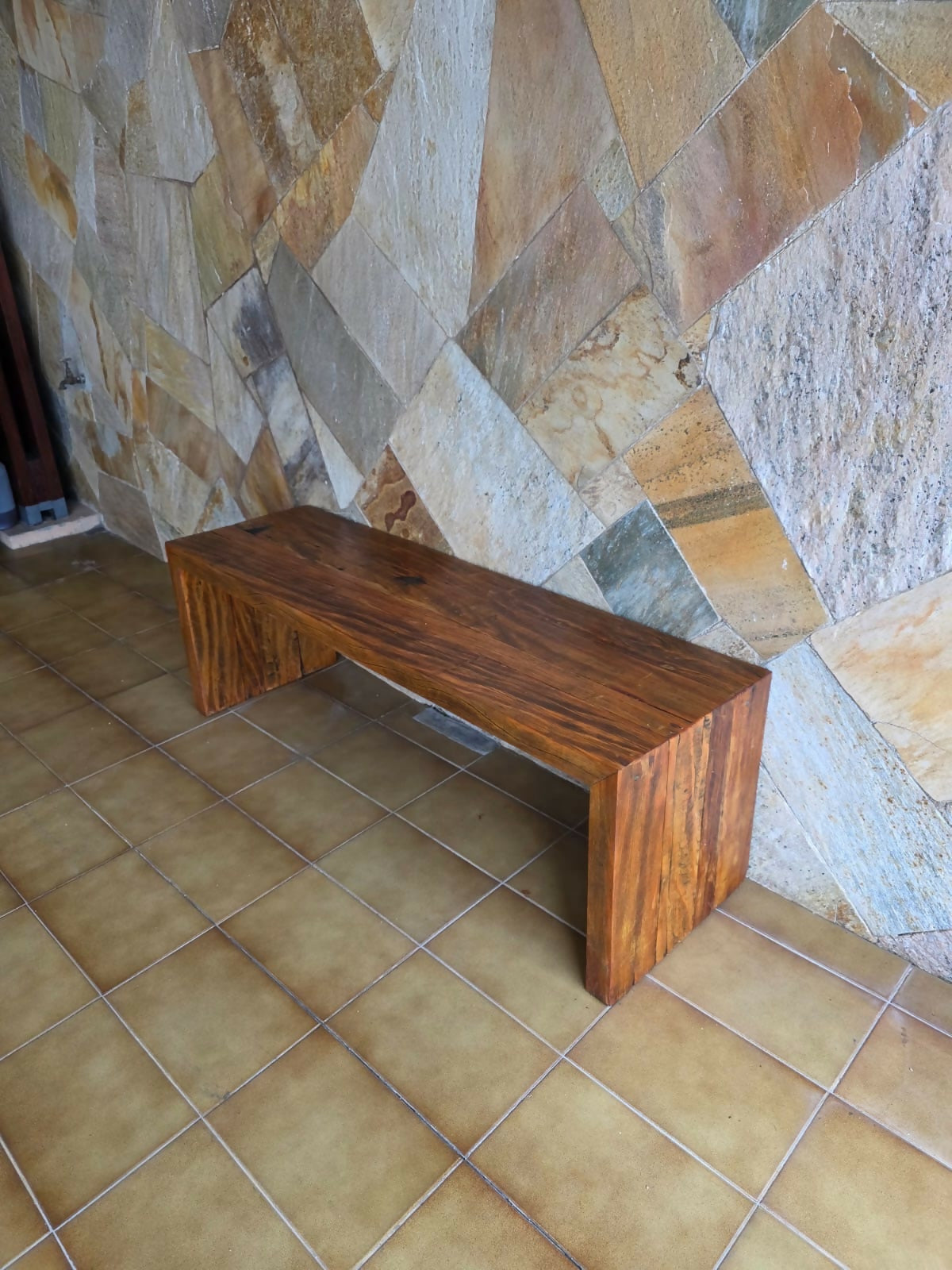 Banco de Peroba rosa maciço