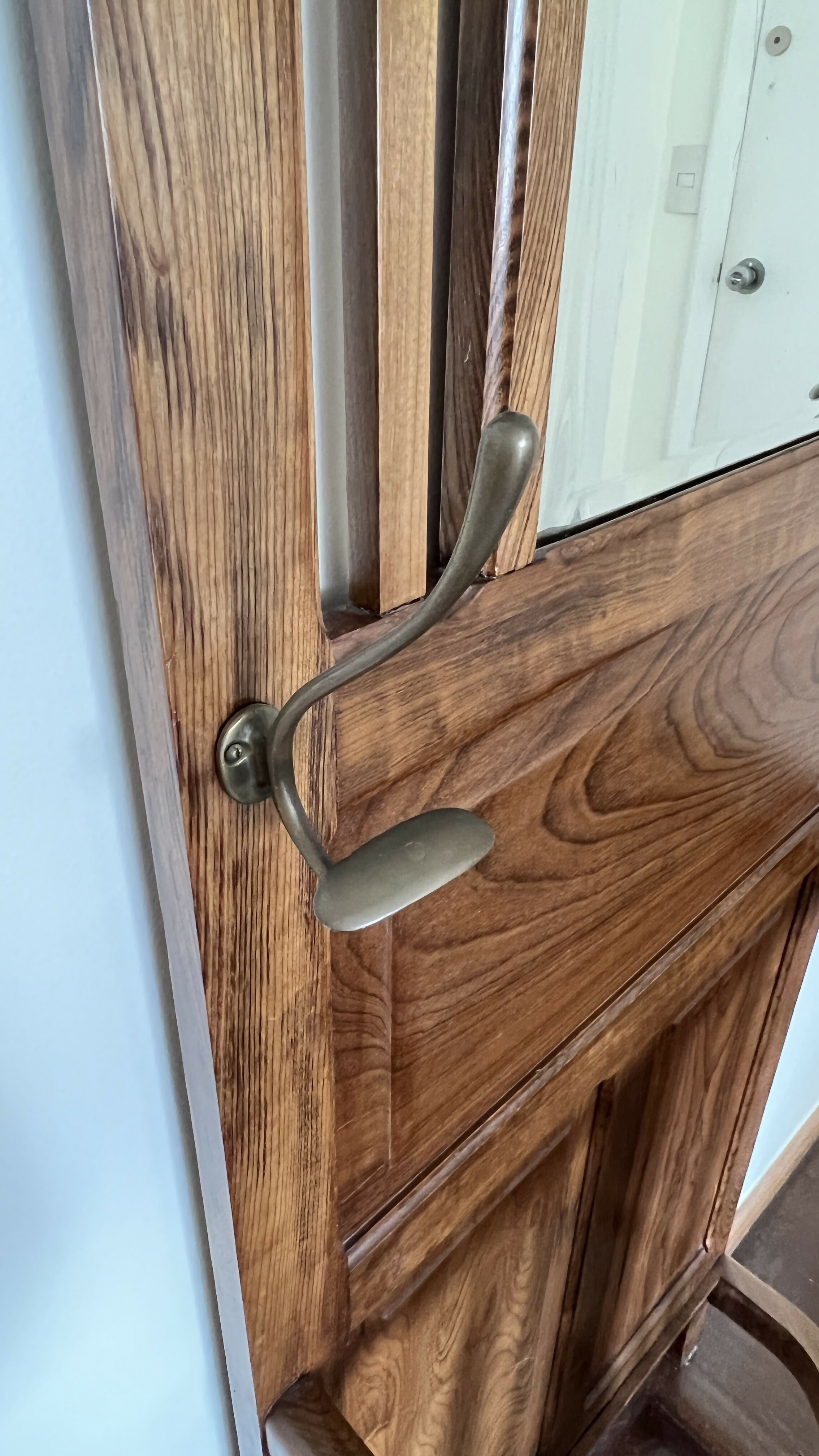 Chapeleira Linda em madeira maciça