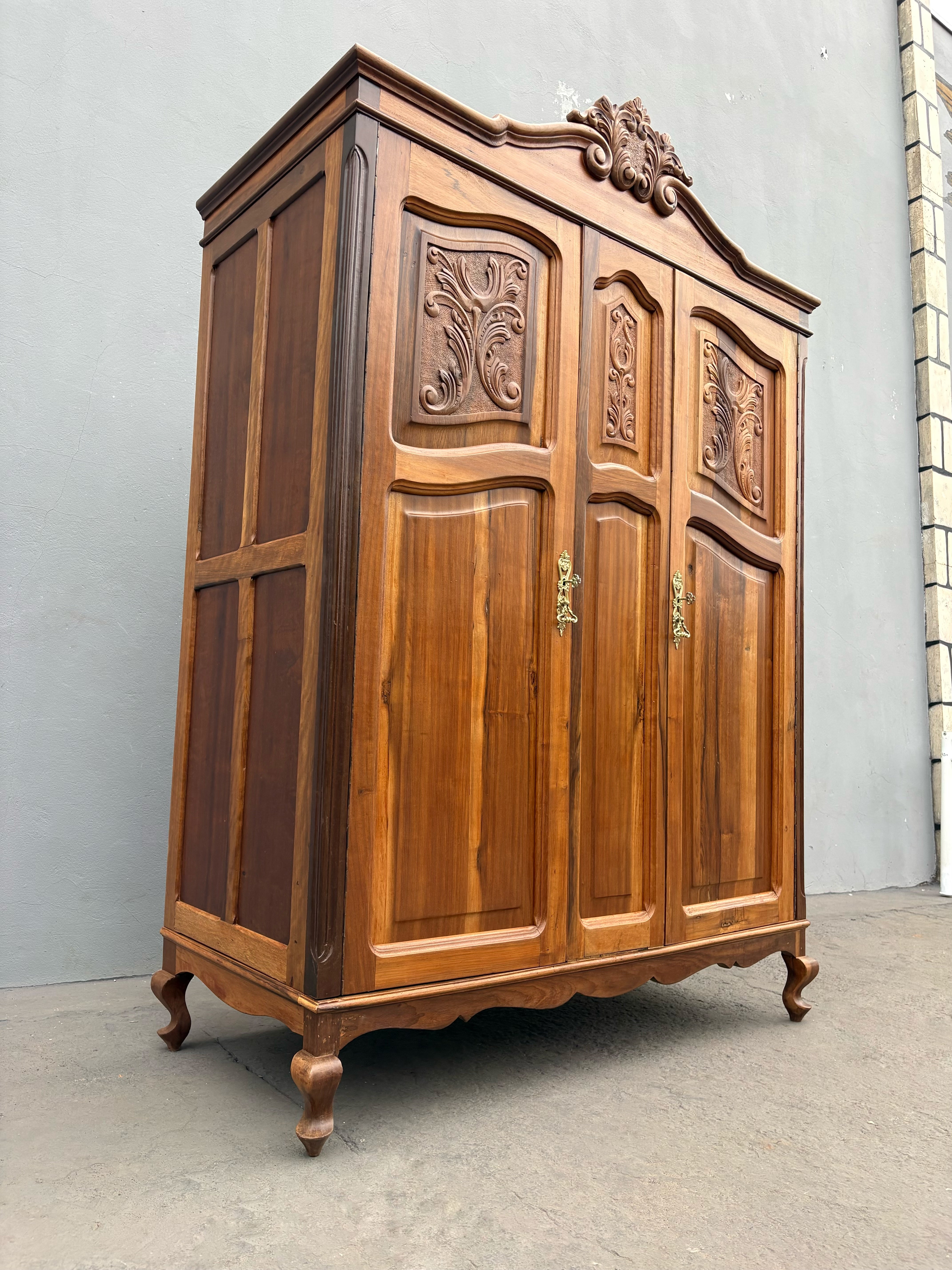 Guarda Roupa Luiz XV - Madeira Imbuia