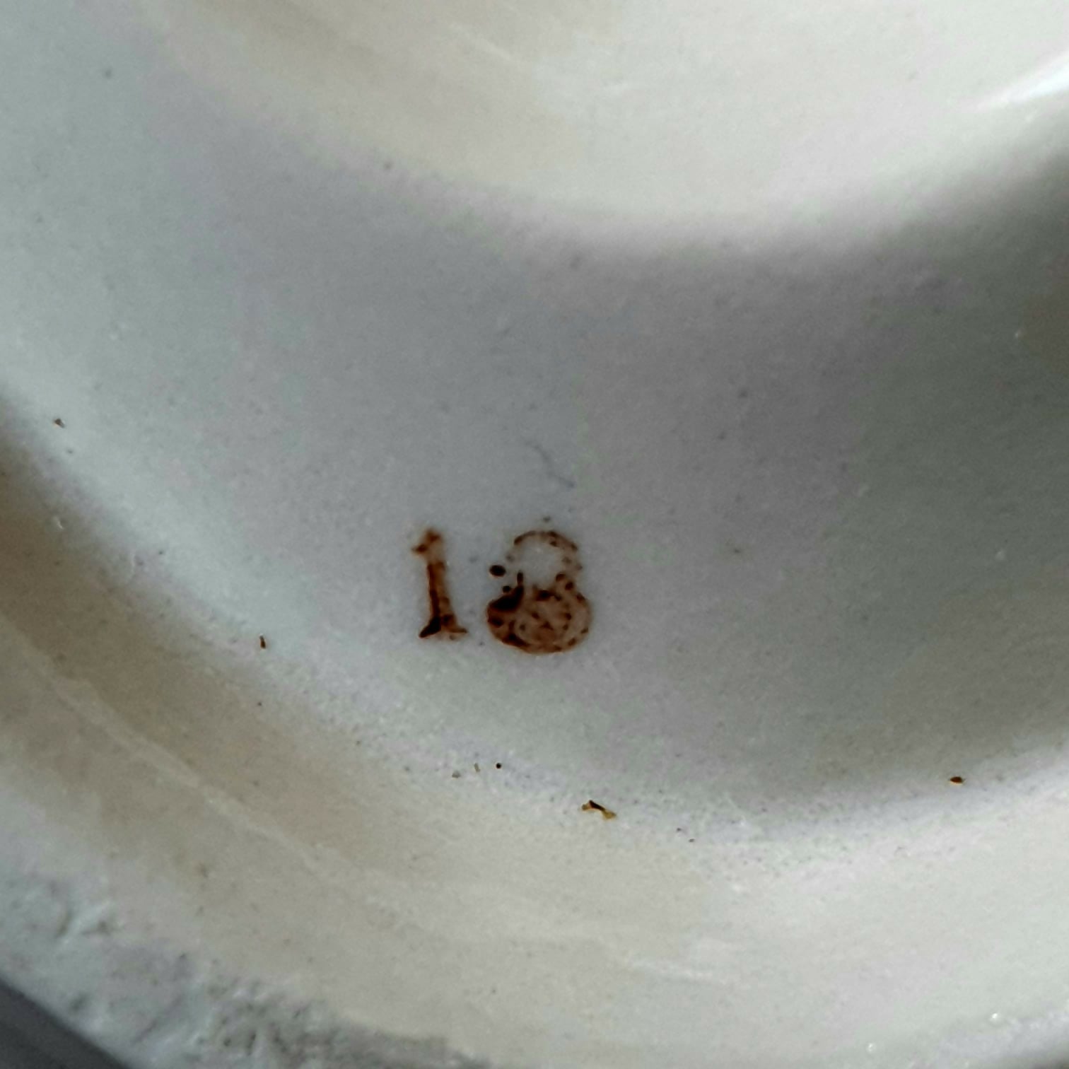 Antiga molheira com presentoir em porcelana polonesa Chozdiez. Maravilhosa!