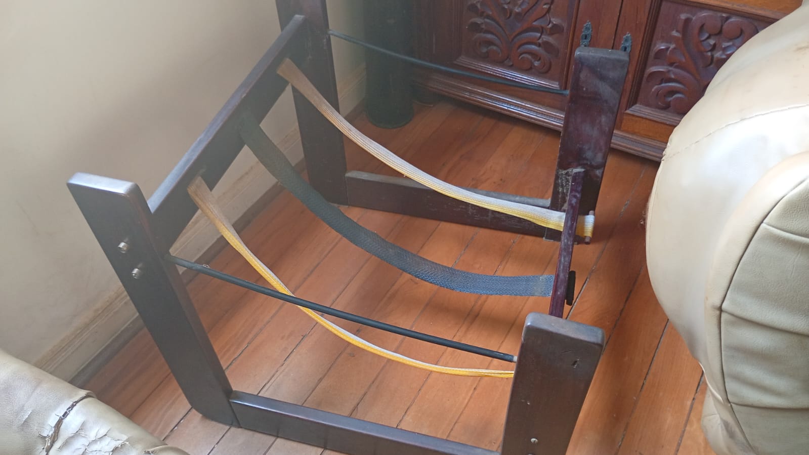 Raro de Par de Poltronas MP 97 de Percival Lafer - estofado original de época marrom