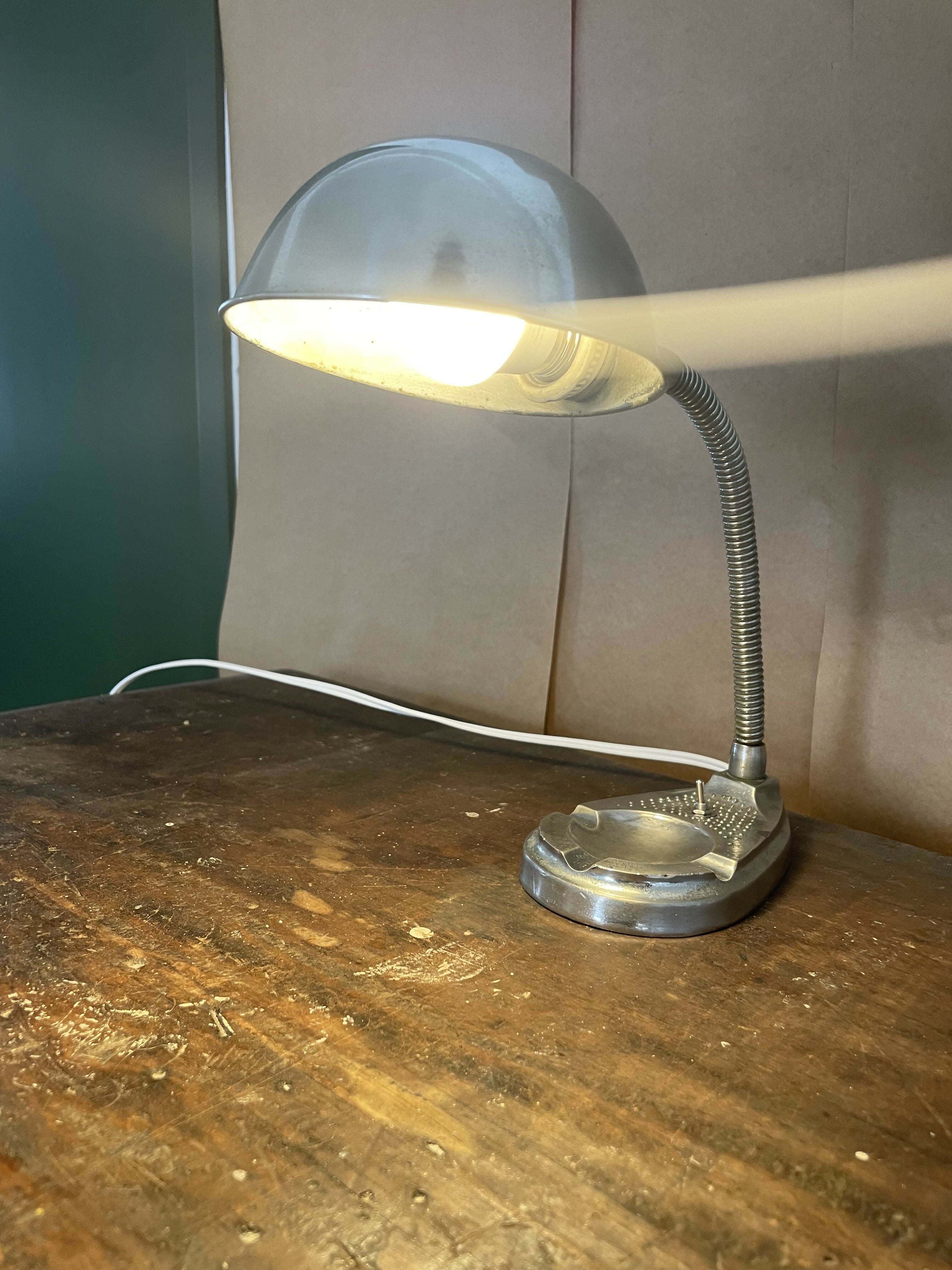 luminária vintage com cinzeiro