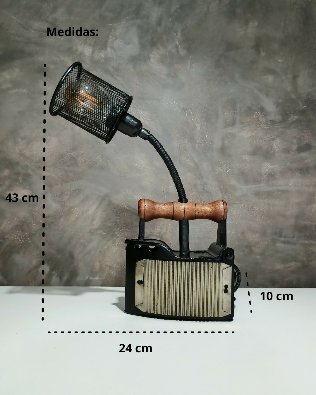 Luminária Ferro de Passar com Cúpula